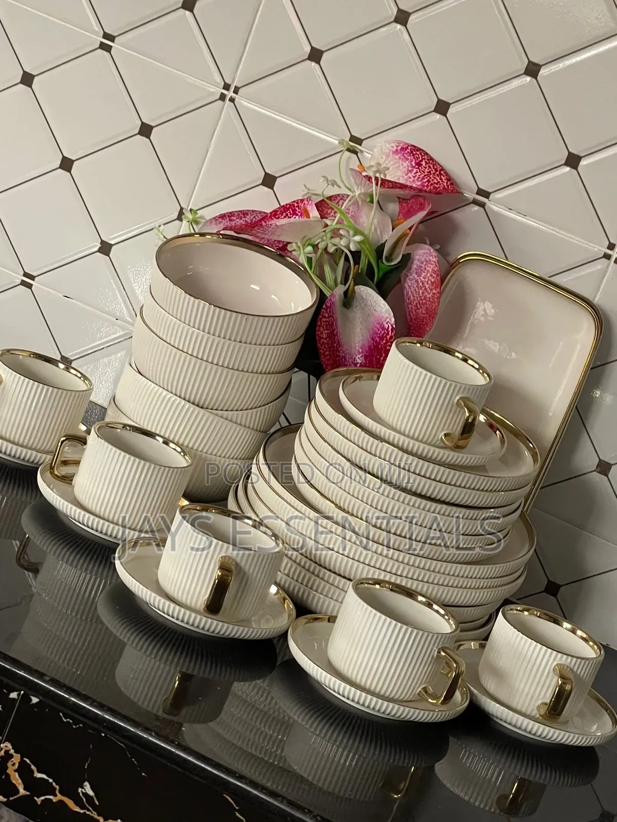 32pc Gold Rim Dinner Set