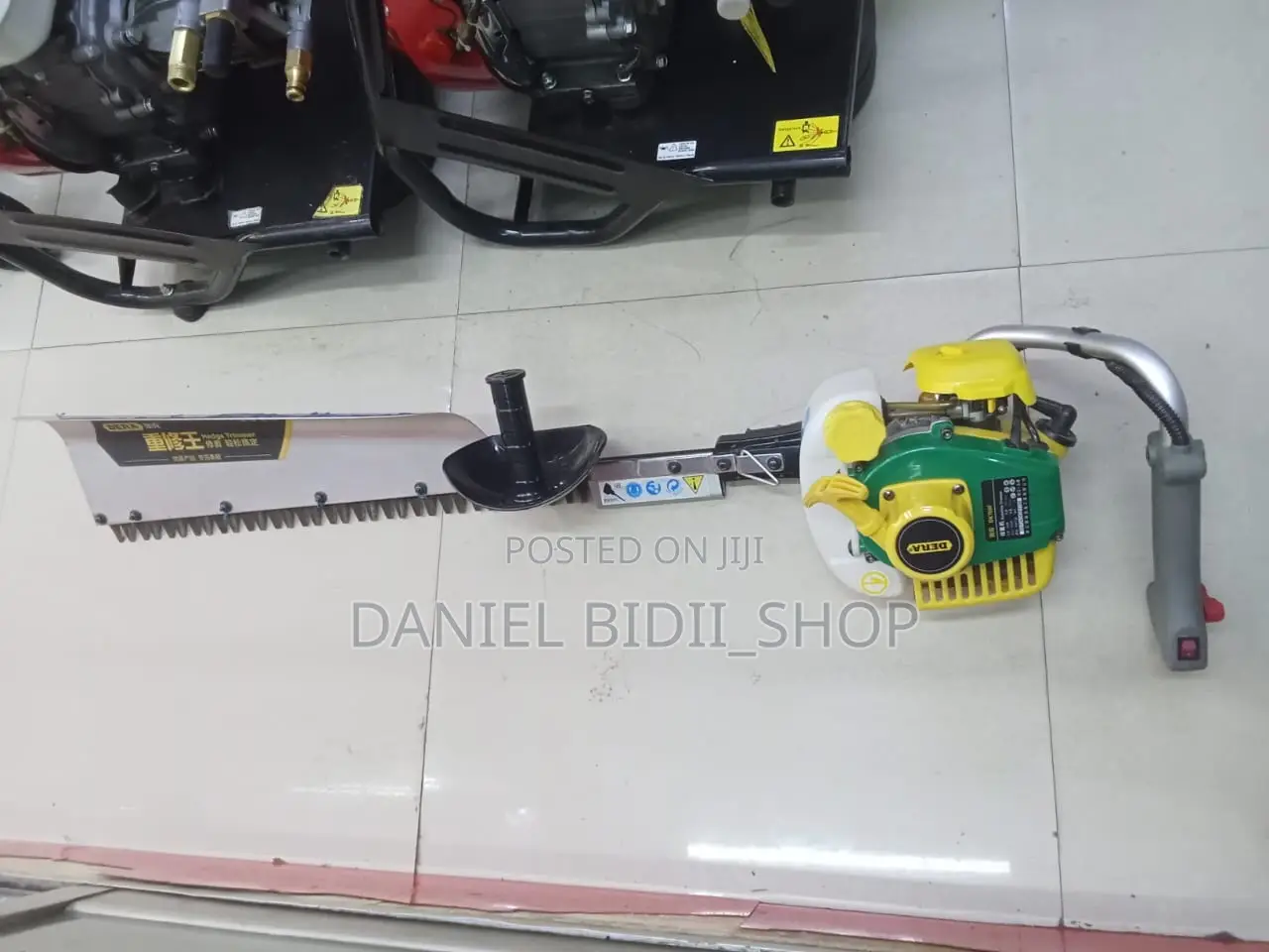 Dera 4 Stroke Hedge Trimmer