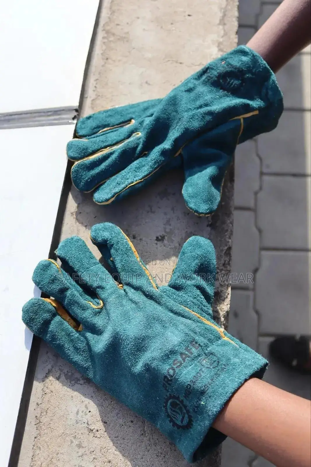 Short Gloves (Leather)