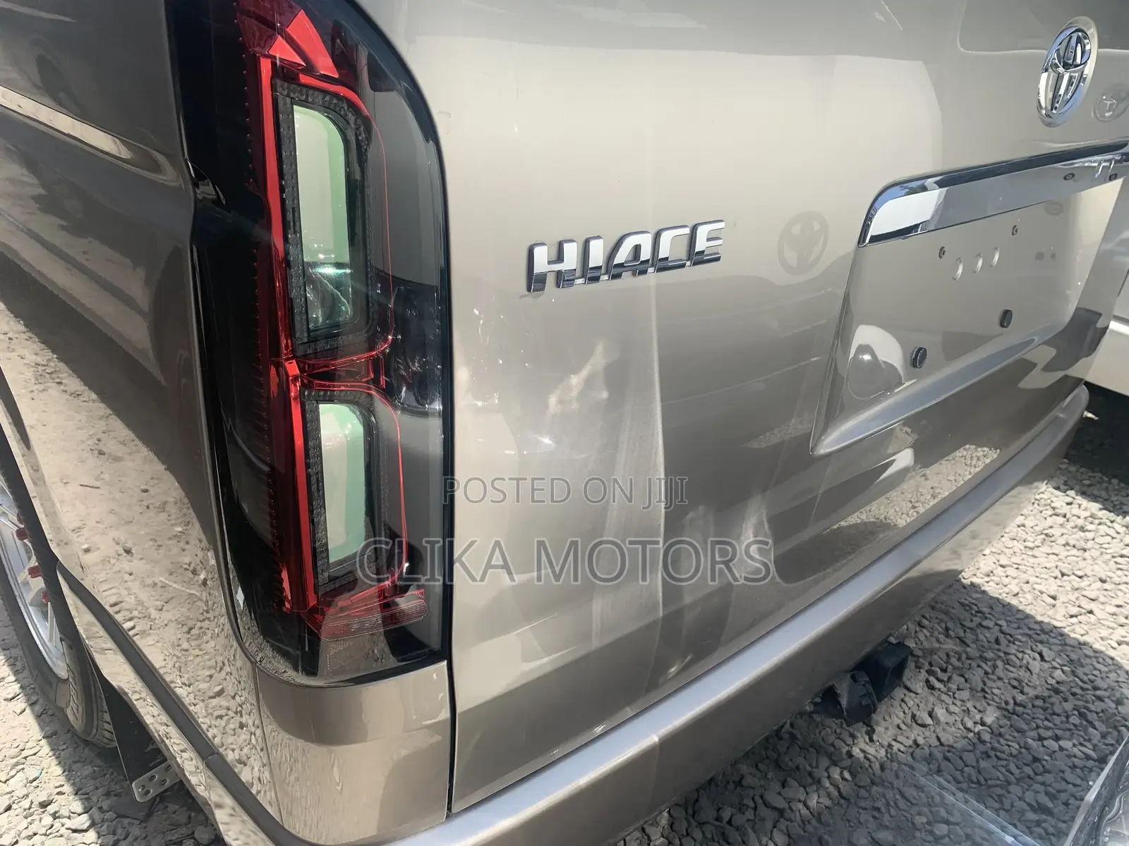 Toyota HiAce 2017 Gold