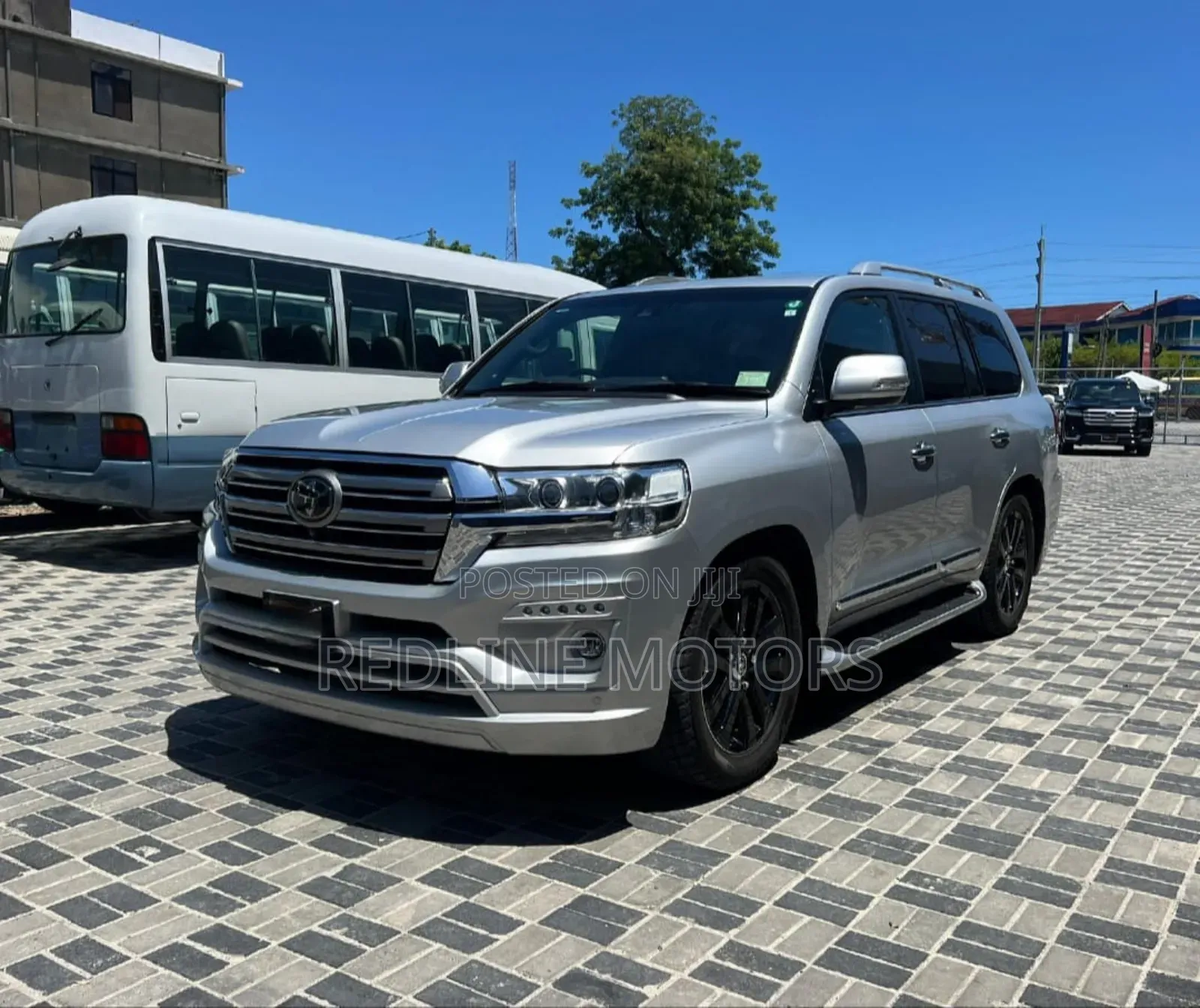Toyota Land Cruiser 4.6 V8 ZX 2018 Silver