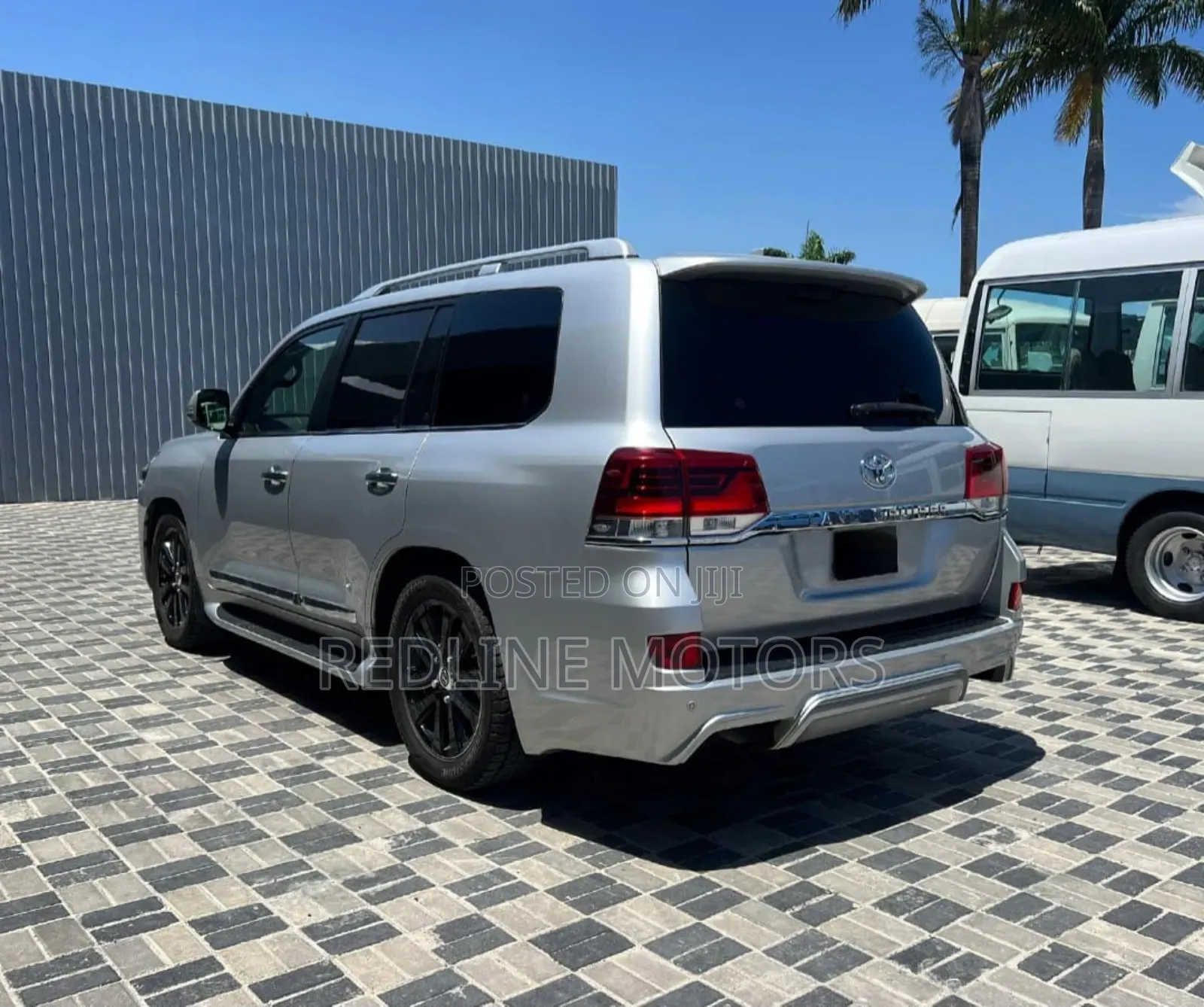 Toyota Land Cruiser 4.6 V8 ZX 2018 Silver