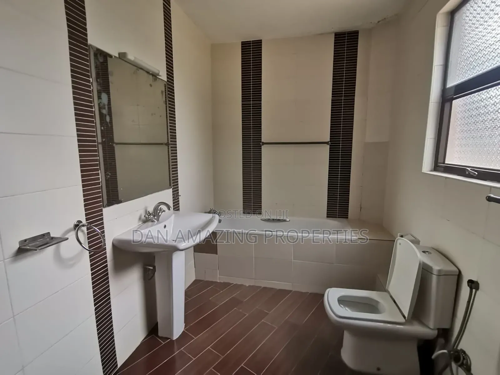 3bdrm Apartment in Kingara Rd Plus Dsq, Lavington for sale