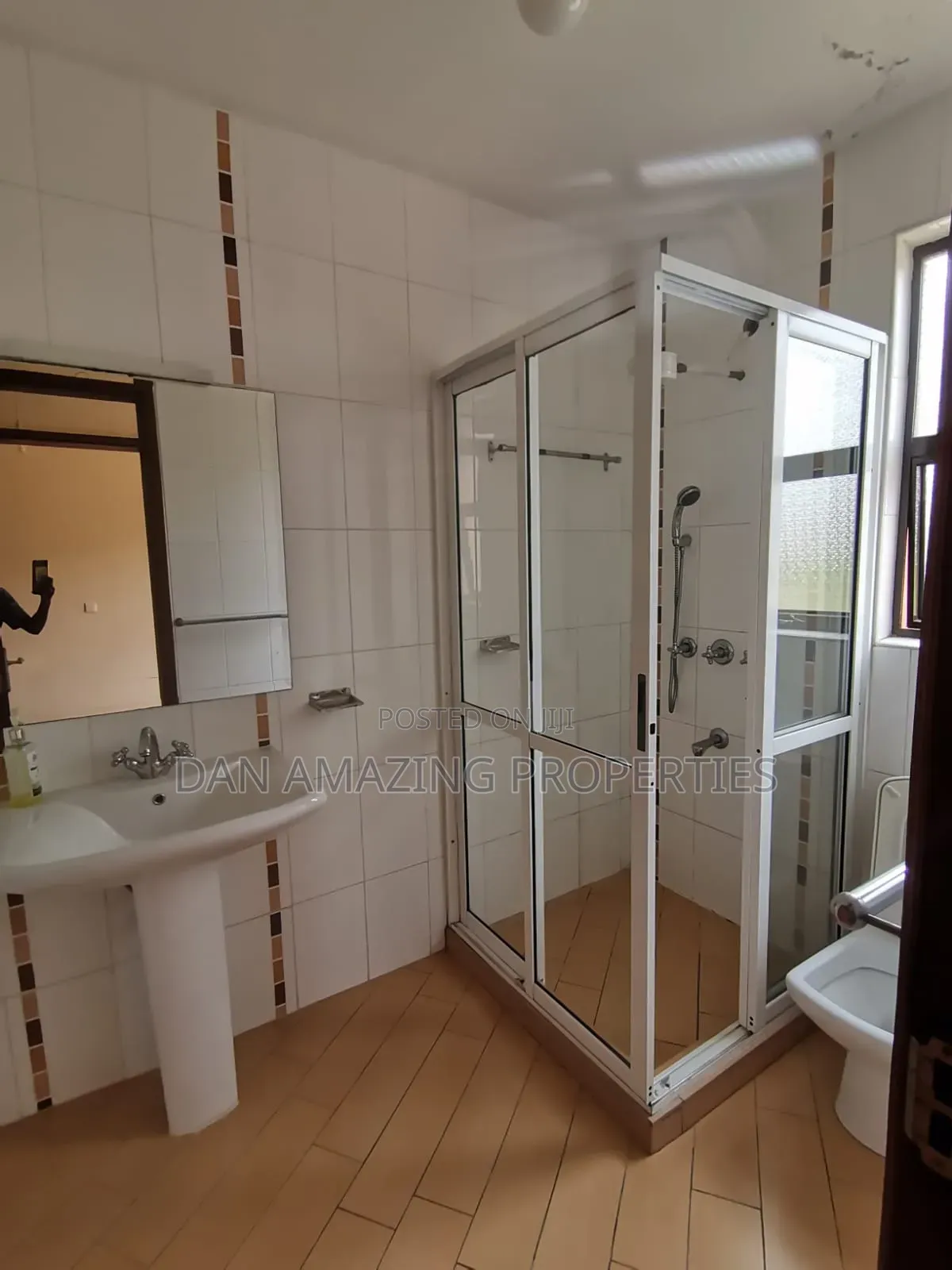 3bdrm Apartment in Kingara Rd Plus Dsq, Lavington for sale
