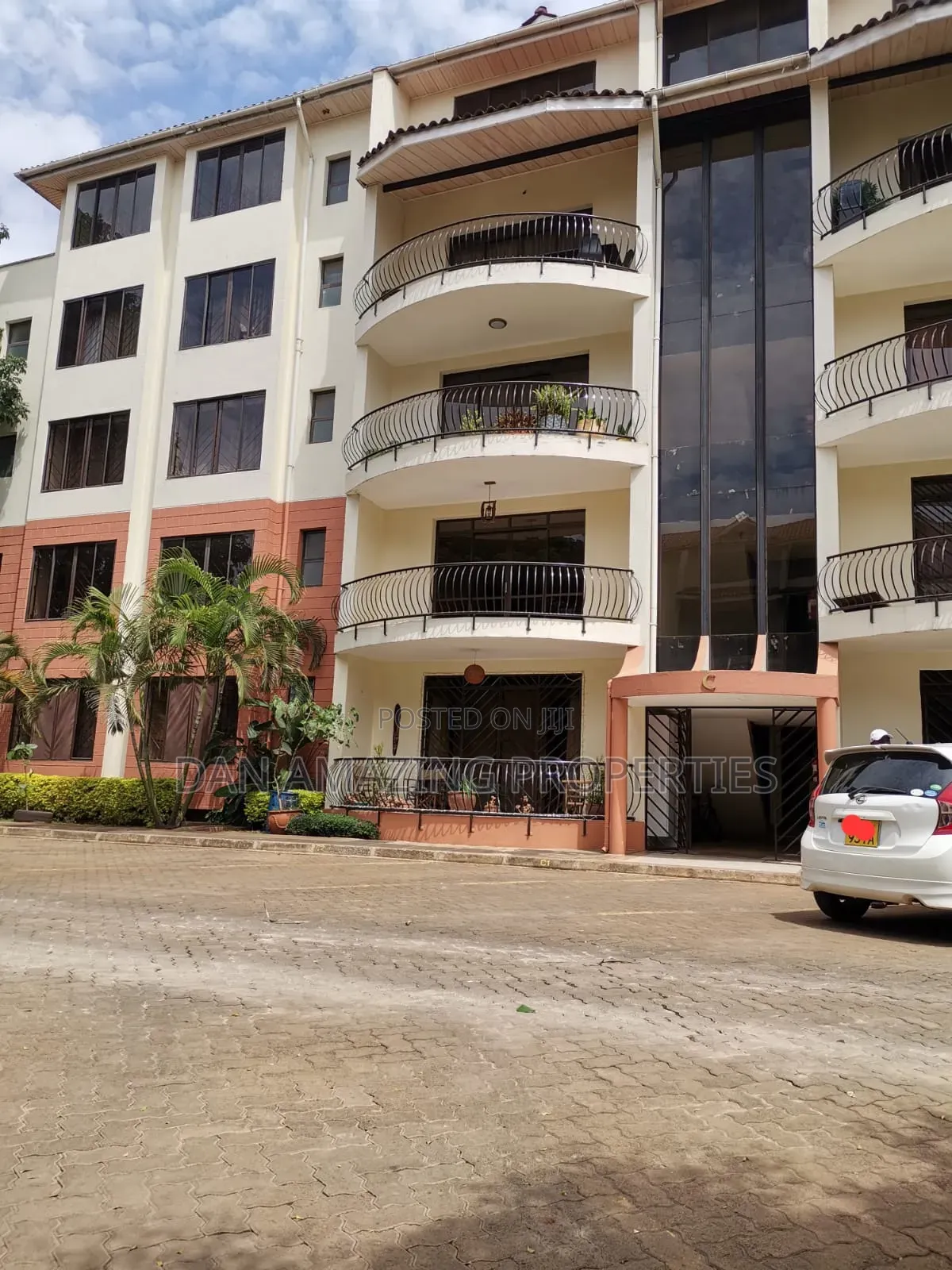3bdrm Apartment in Kingara Rd Plus Dsq, Lavington for sale
