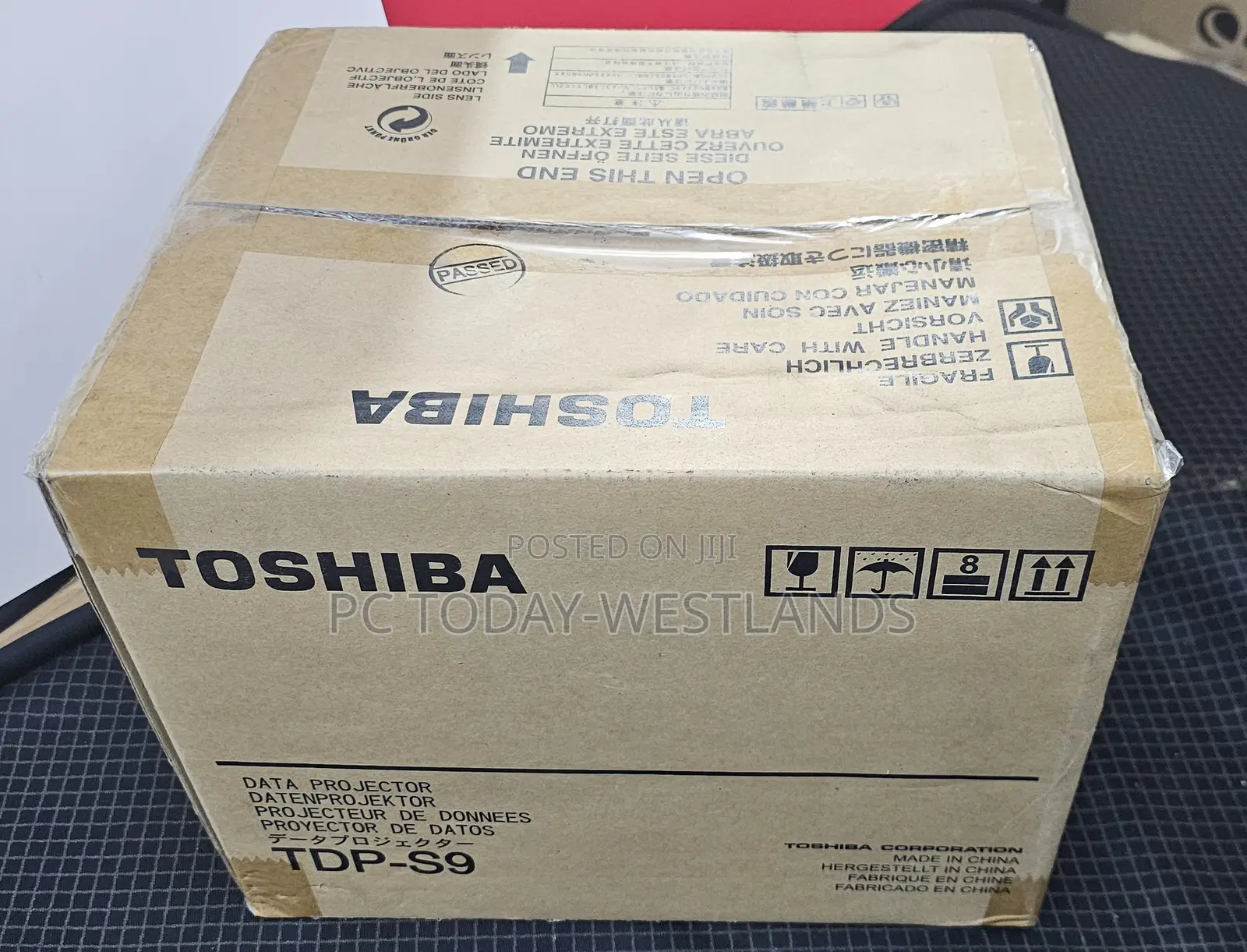 Toshiba TDP-S9 Projector DLP 1500 Lumens