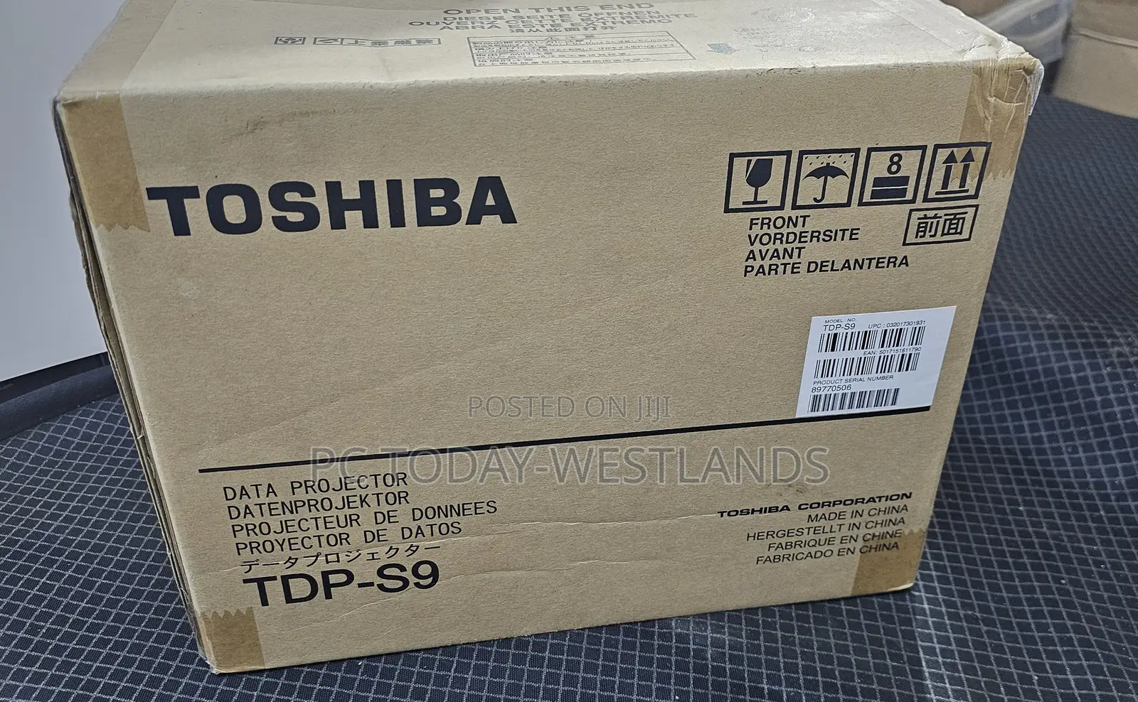 Toshiba TDP-S9 Projector DLP 1500 Lumens