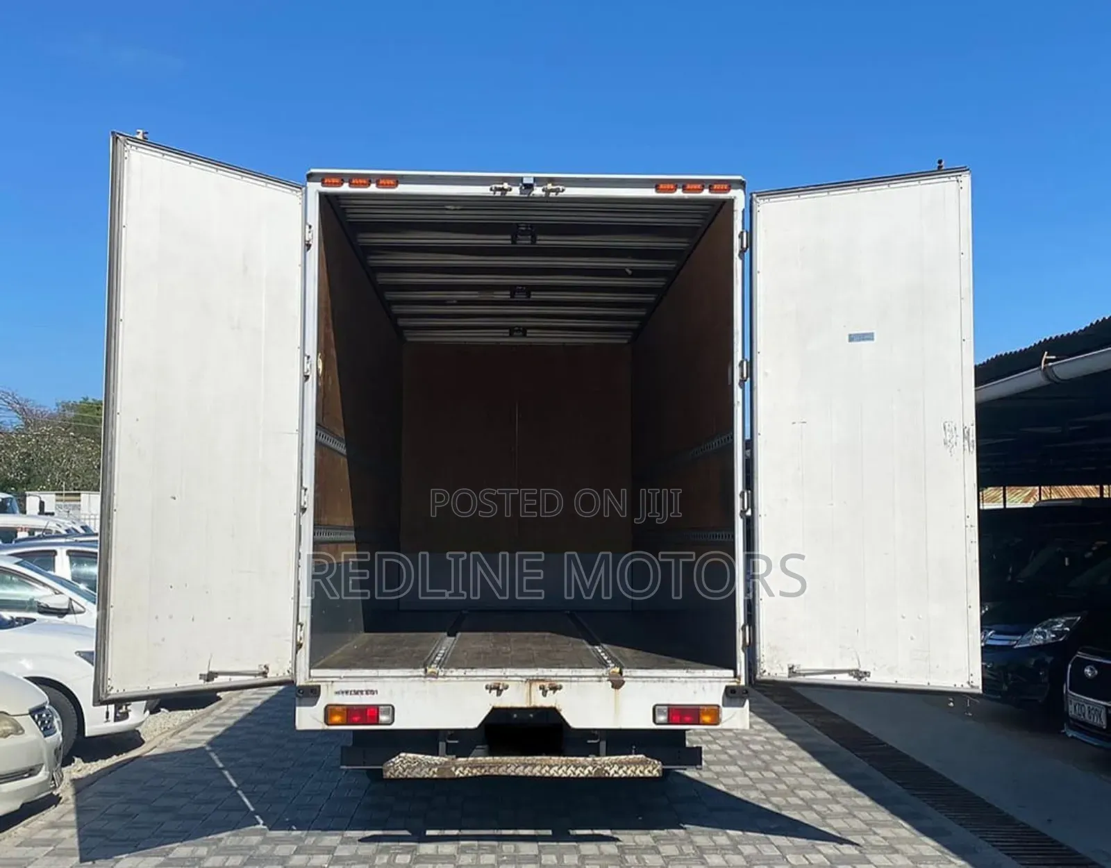 Mitsubishi Fuso Truck Beige