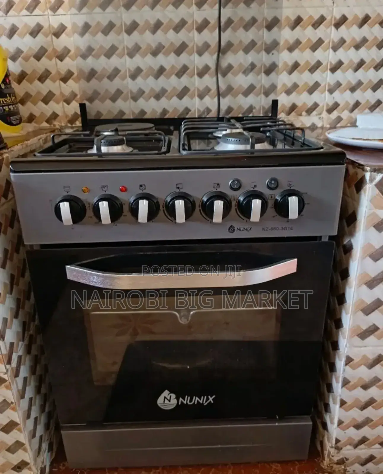 Nunix 60 by 60 Free Standing Cooker.