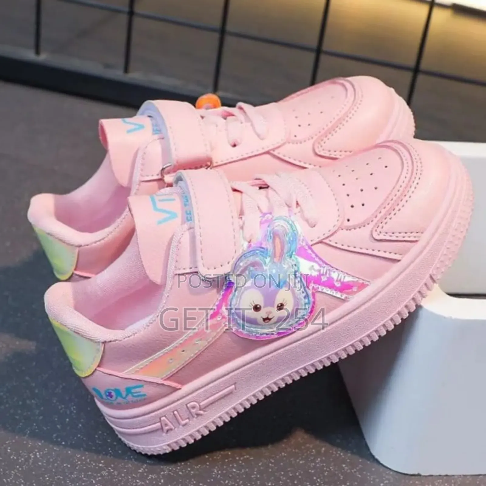Girl's Stylish Sneakers 
Ize: 26-37
Shades: White And Pink