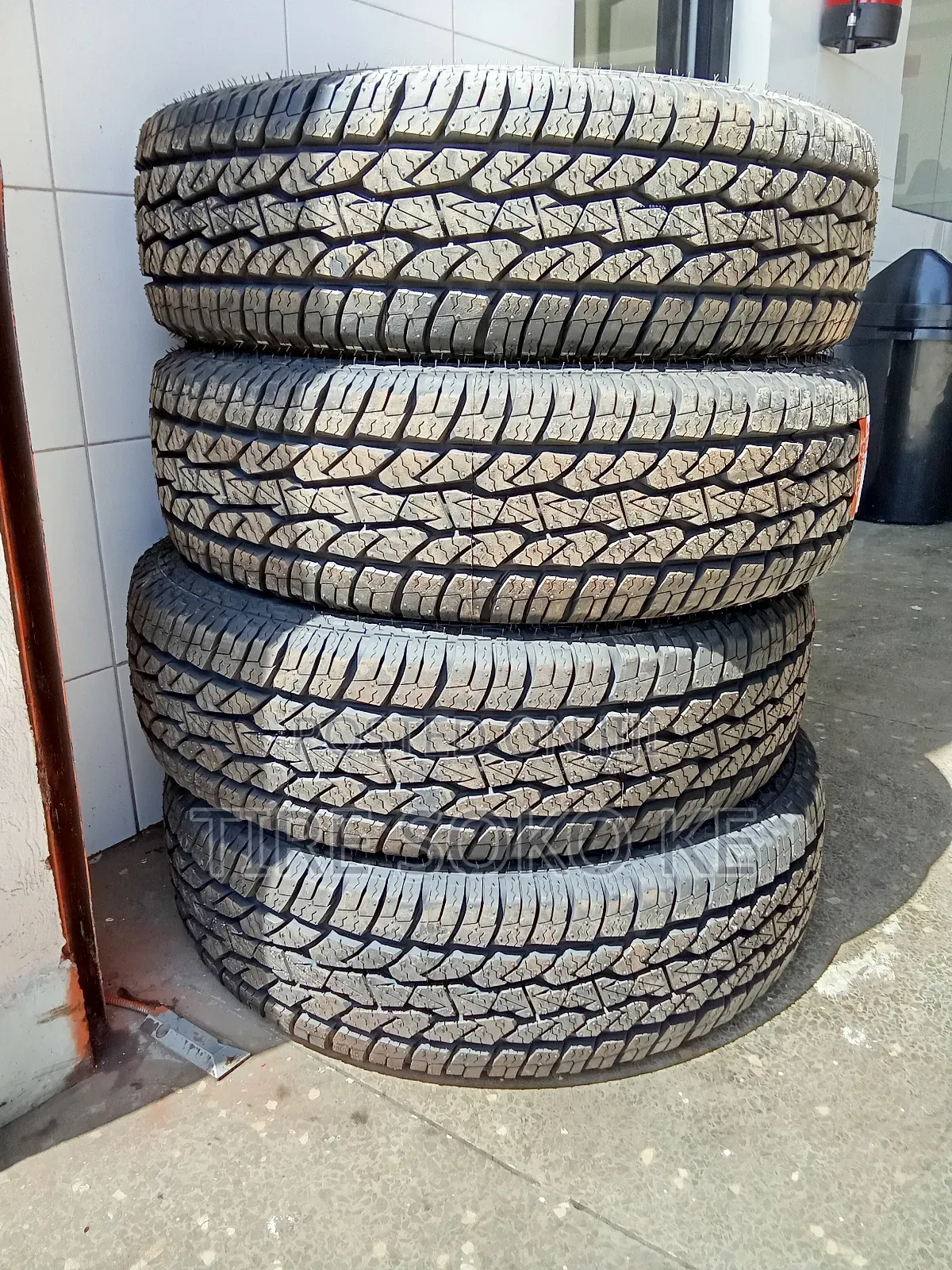 215/70r16 Maxxis Bravo At771