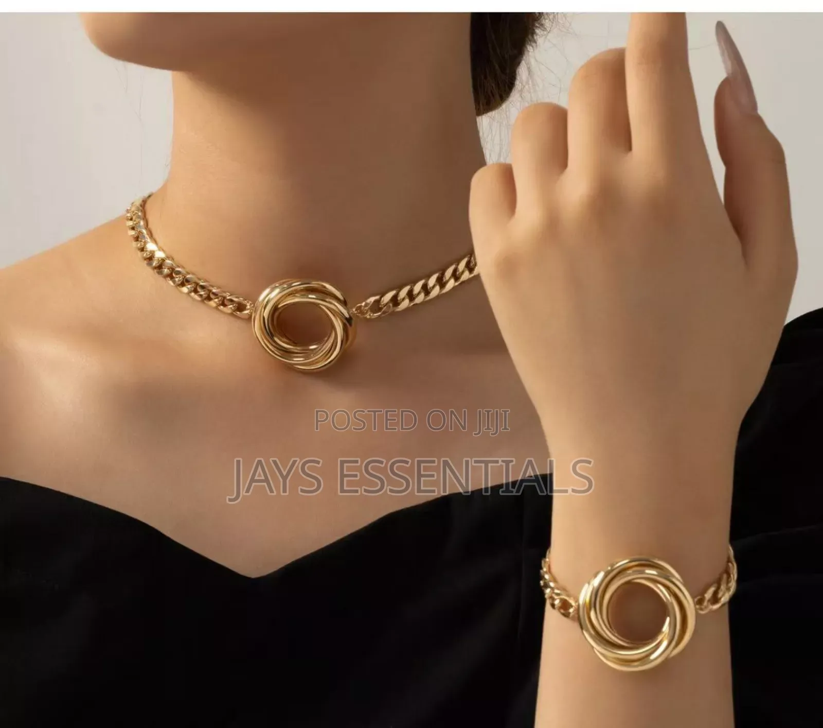 Elegant Set Of Jewelry