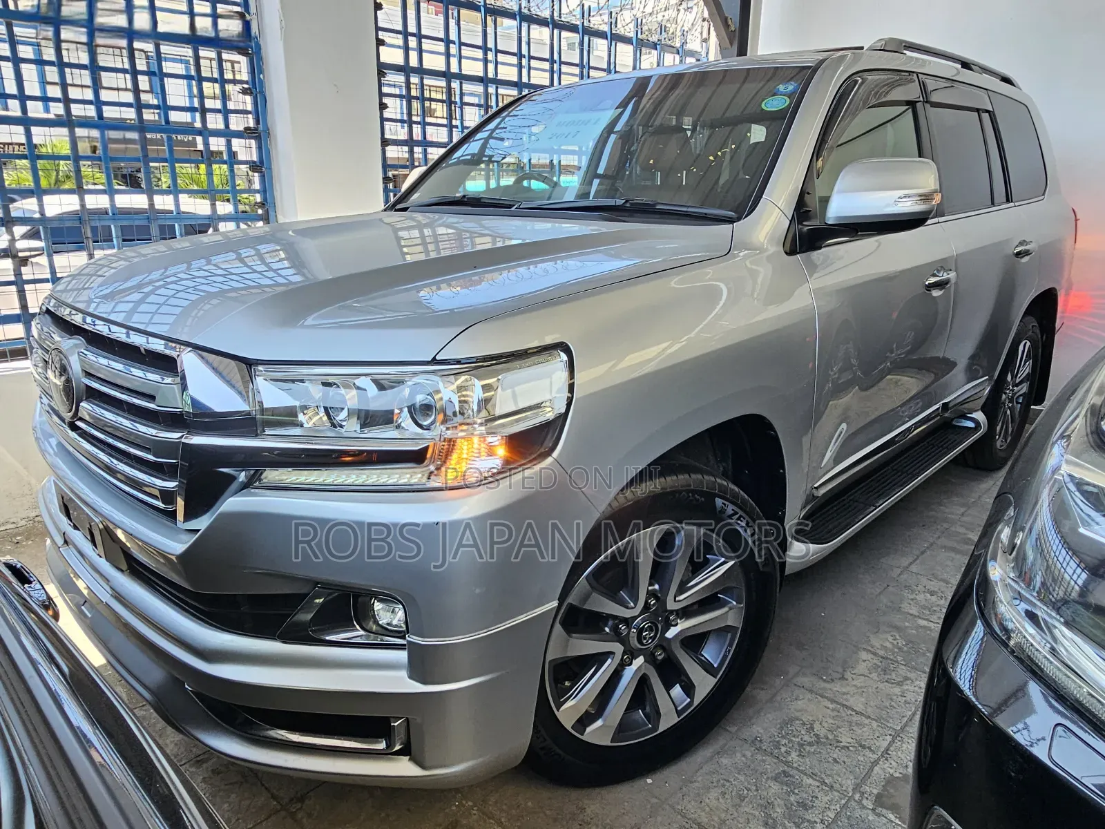Toyota Land Cruiser 4.6 V8 ZX 2017 Silver