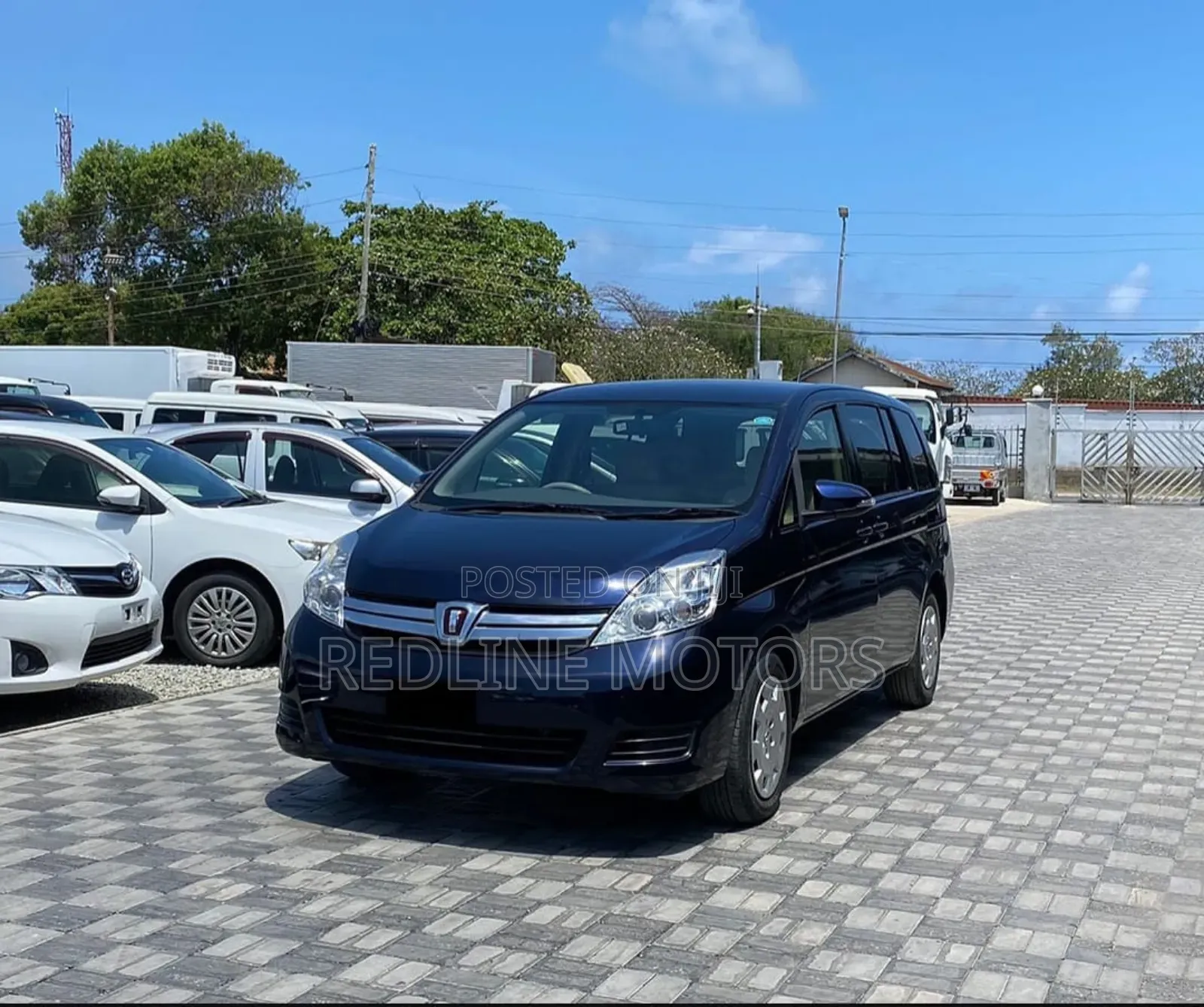Toyota ISIS 1.8 L 4WD 2016 Blue