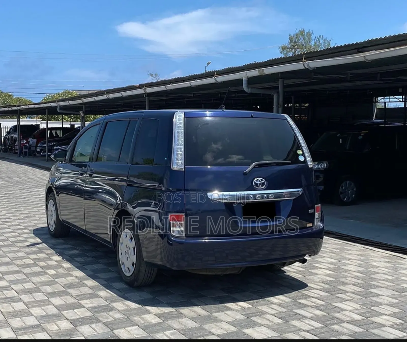 Toyota ISIS 1.8 L 4WD 2016 Blue