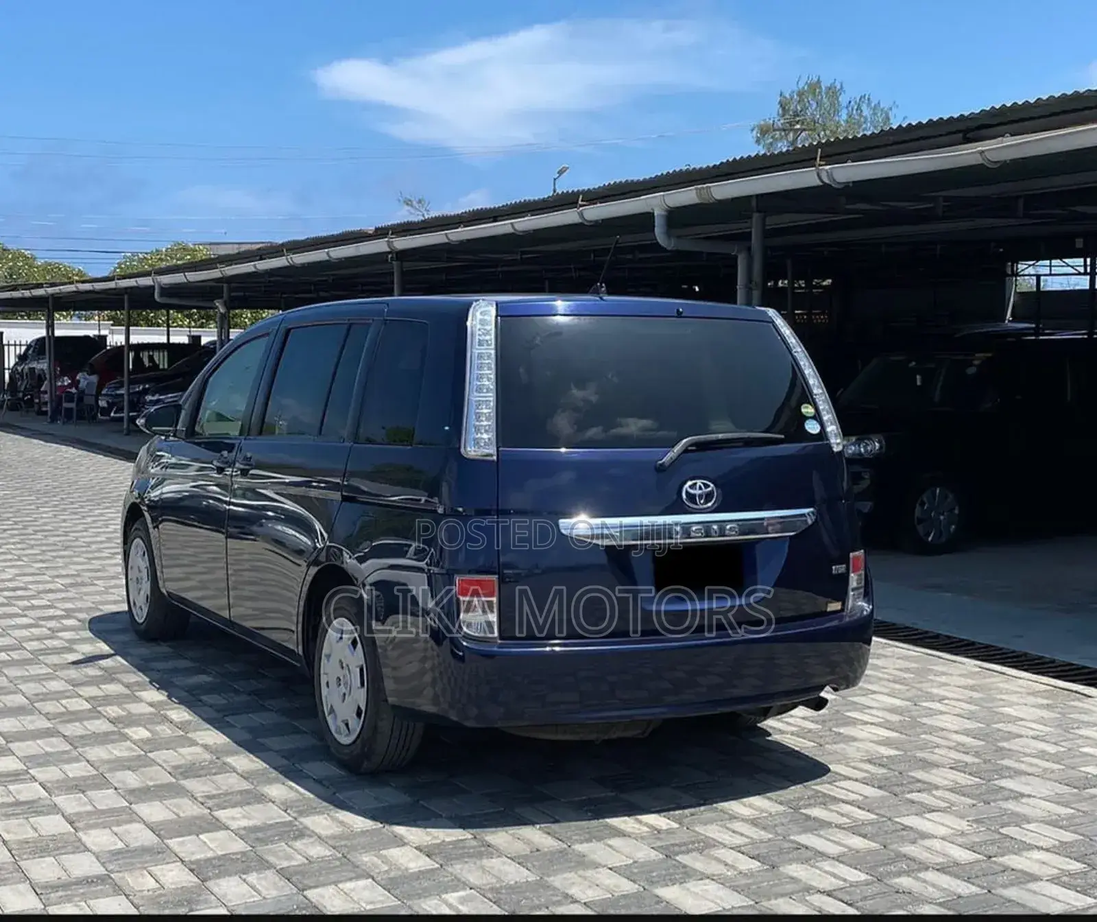 Toyota ISIS 1.8 L 4WD 2016 Blue