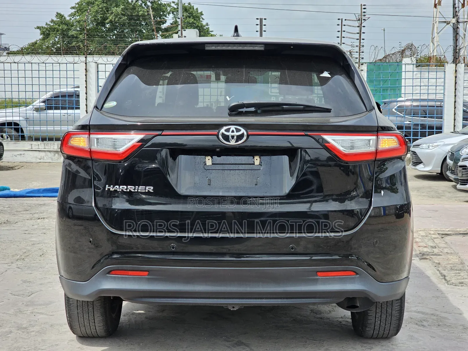 Toyota Harrier 2.0 2017 Black