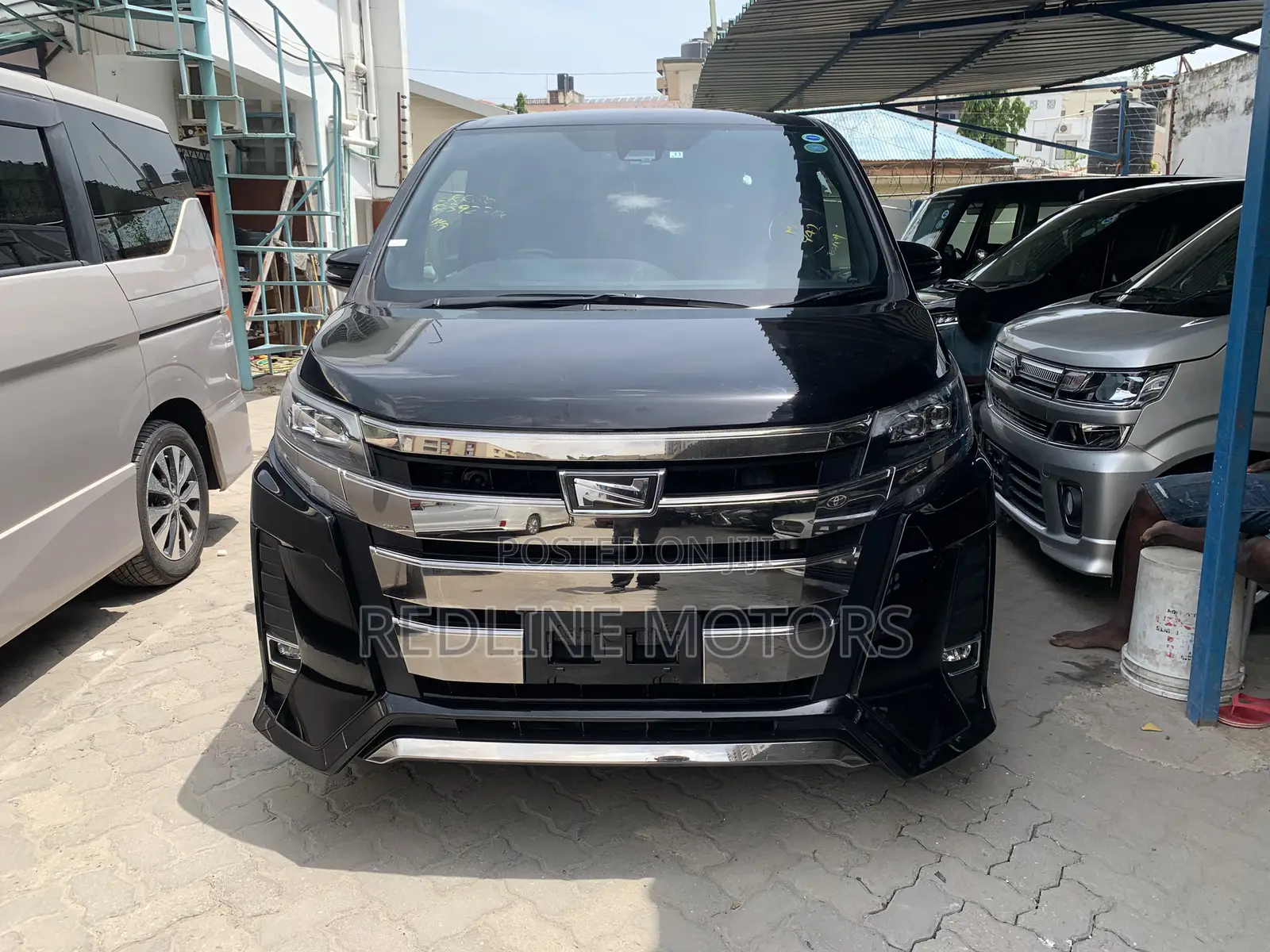Toyota Noah 2.0 AWD (7 Seater) 2017 Black