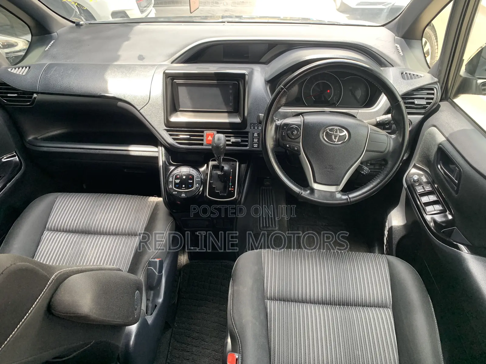 Toyota Noah 2.0 AWD (7 Seater) 2017 Black