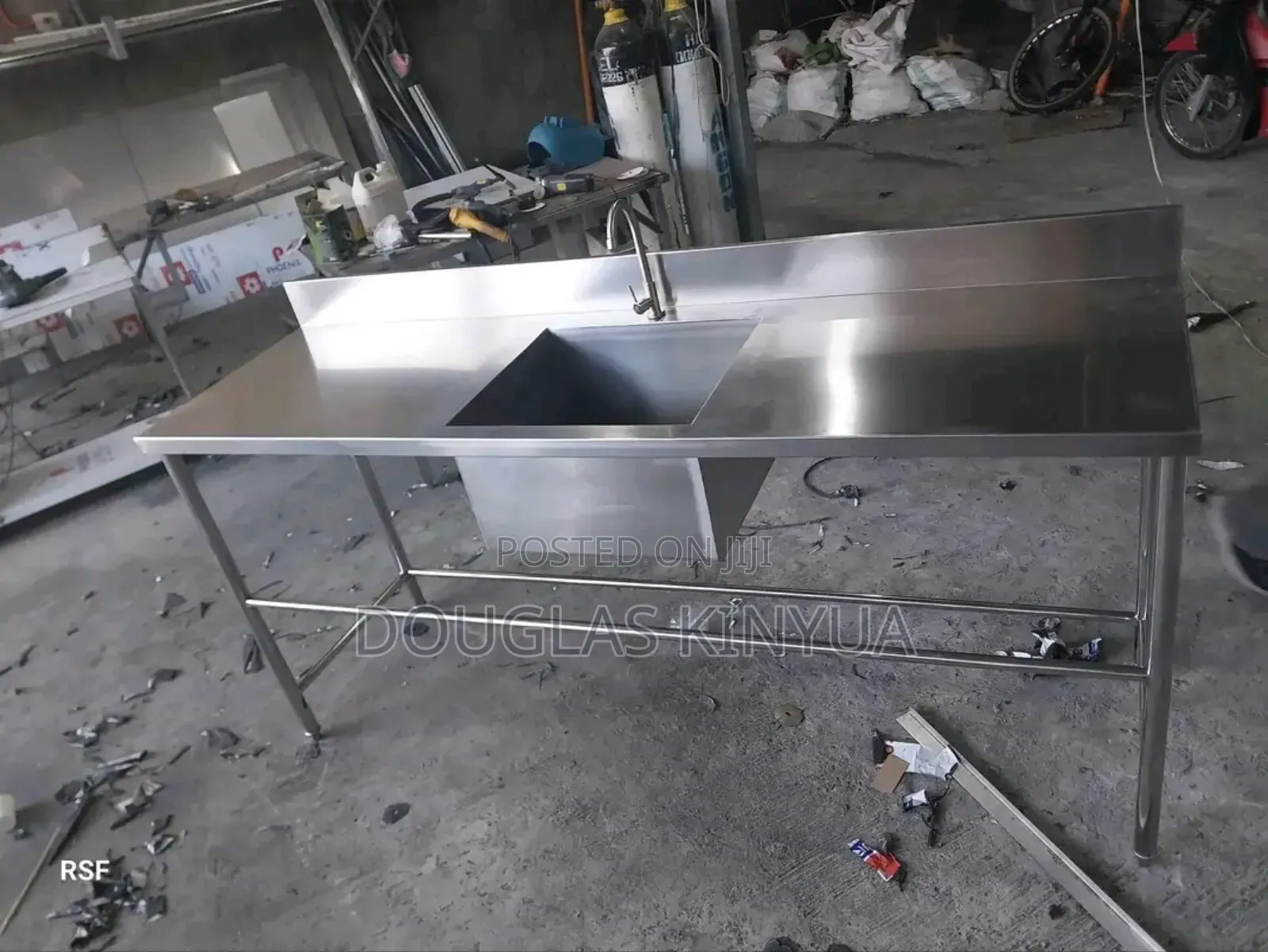 Stainless Steel Commercial Single Bowl Sink ) .