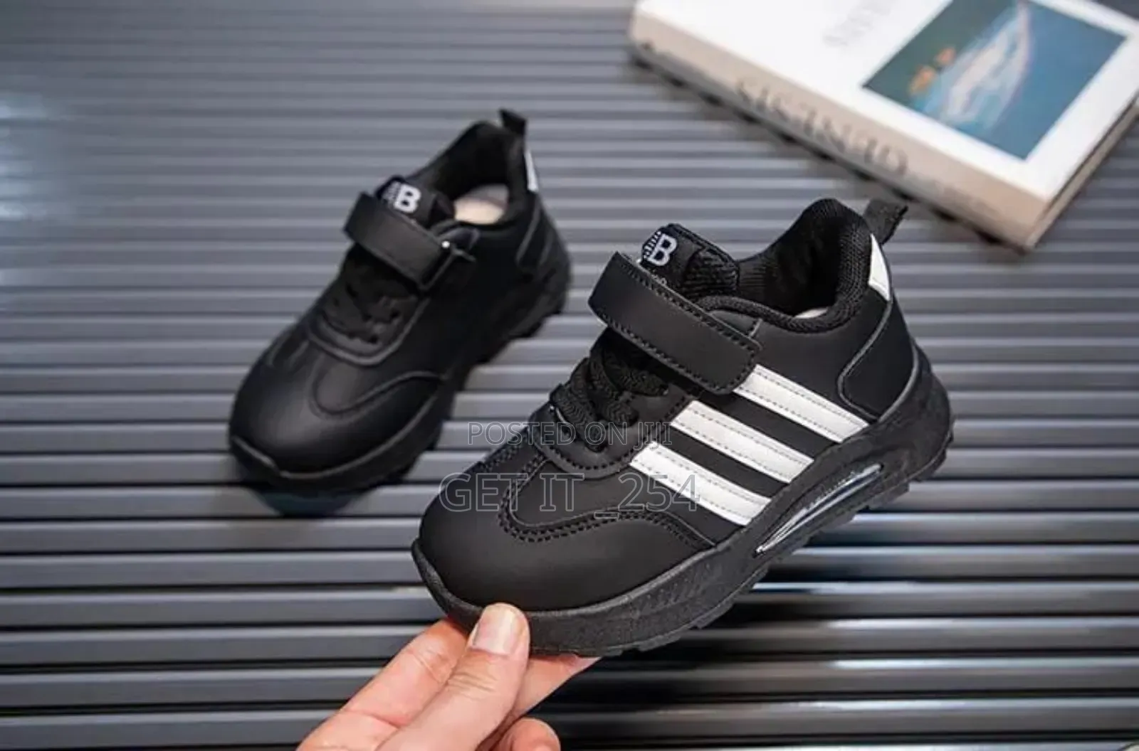Kid's Elegant Sneakers 

Size: 26,27,29,31,32,33,35,