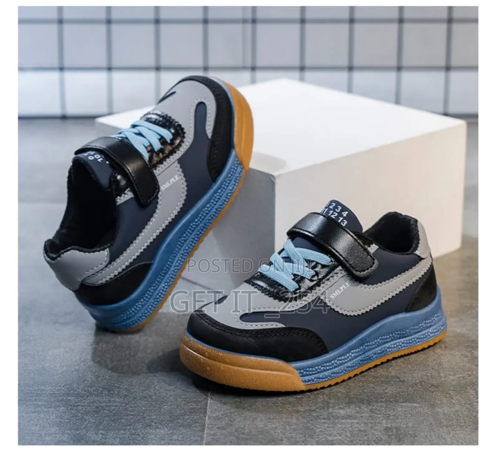 Kid's Sneakers Size 28,35
Blue