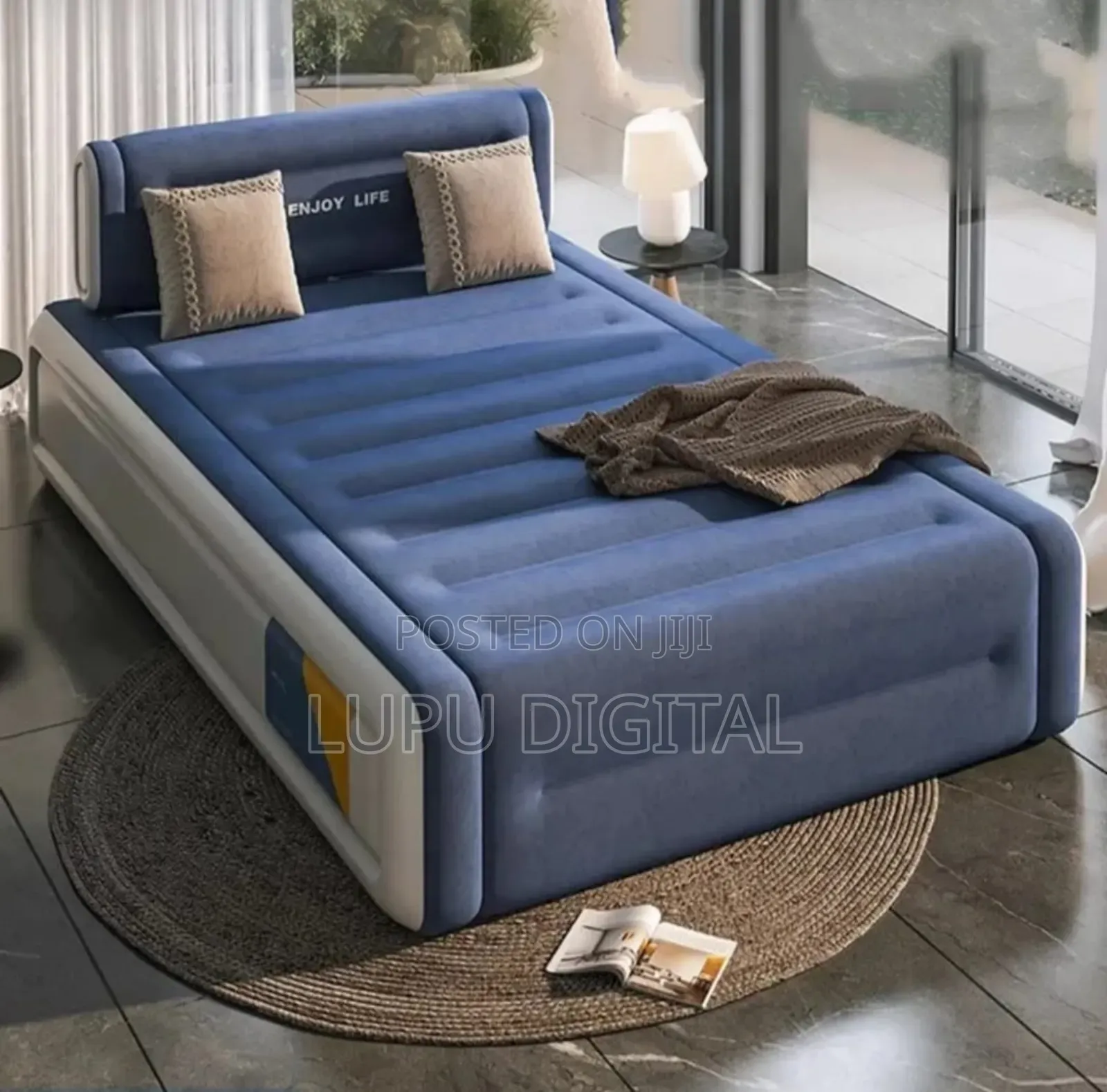 Double King-size Inflatable Bed Has Electric Pump. 4*6