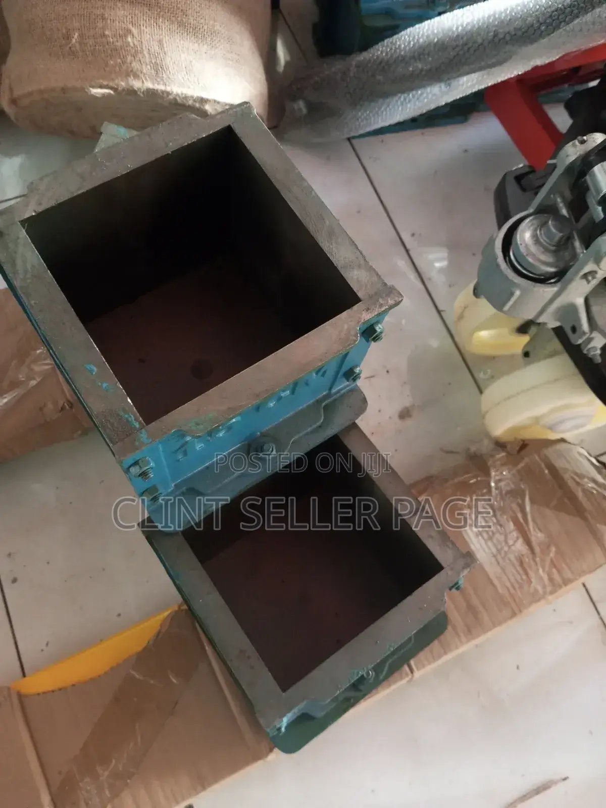 Steel Concrete Cube Moulds.