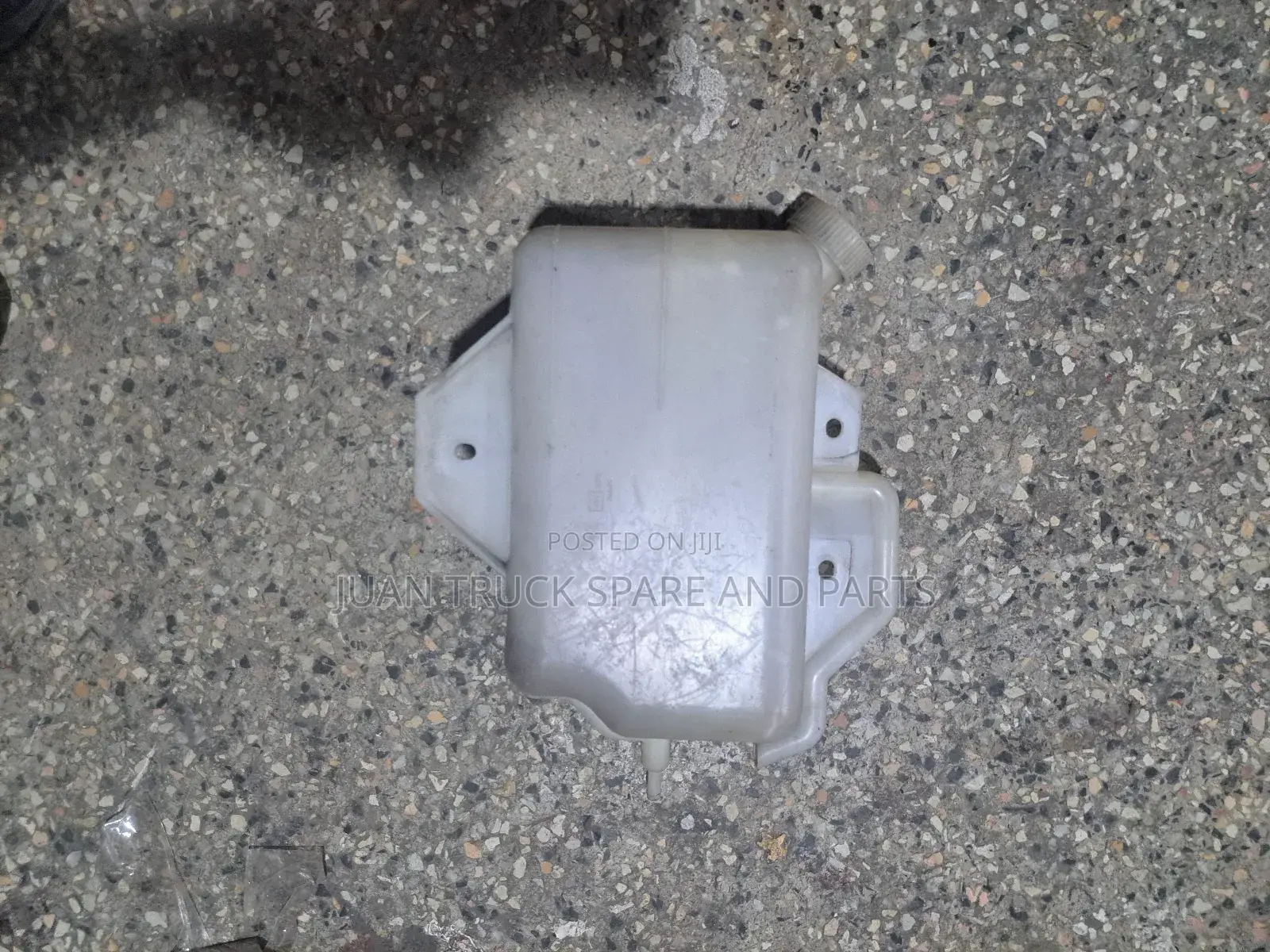 Radiator Reservoir Tank Isuzu FRR 90