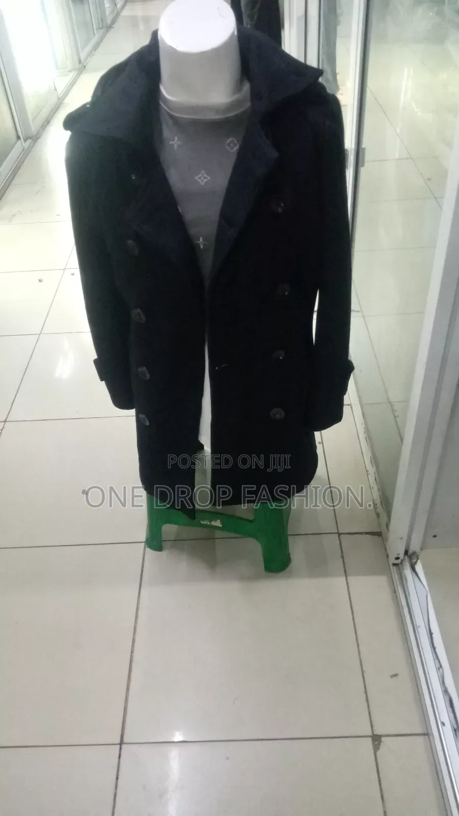 Black Trenchcoats 5kh