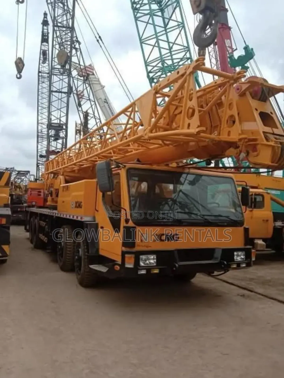 For Hire Cranes and Forklifts for Heavy Lifting