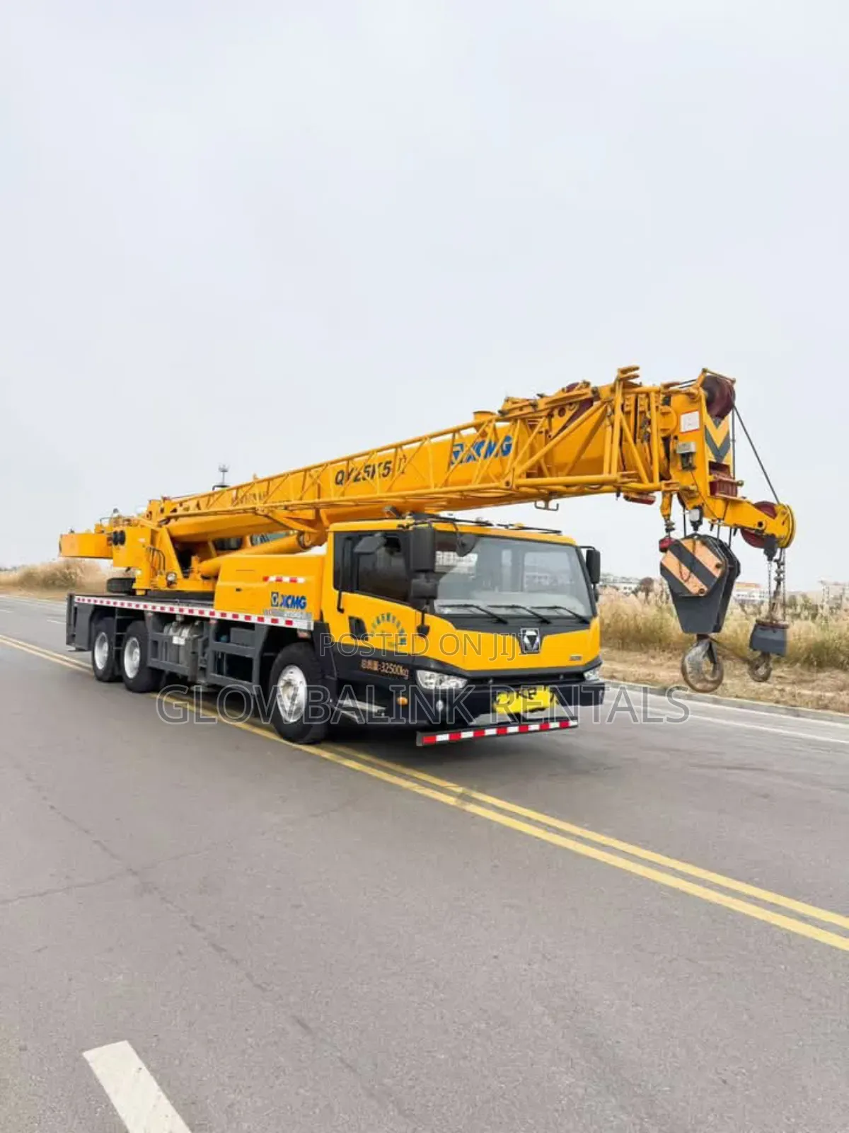 For Hire Cranes and Forklifts for Heavy Lifting