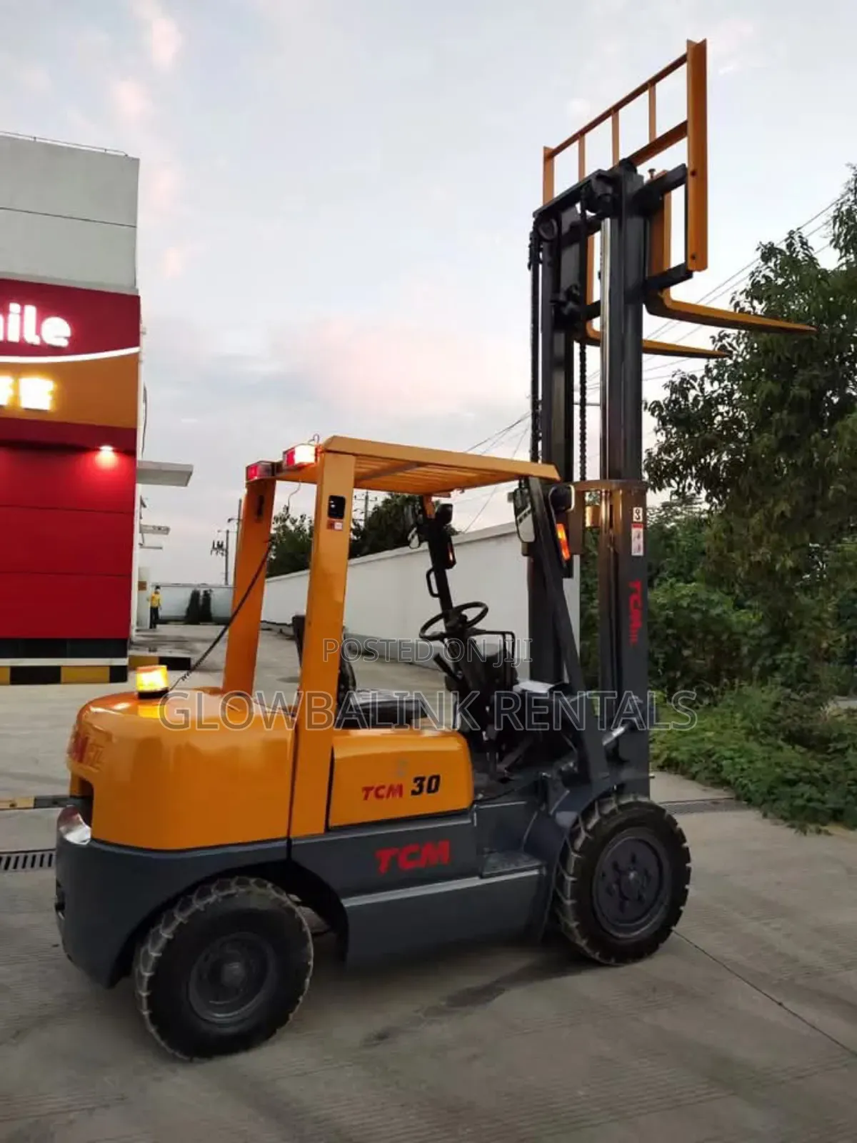 For Hire Cranes and Forklifts for Heavy Lifting