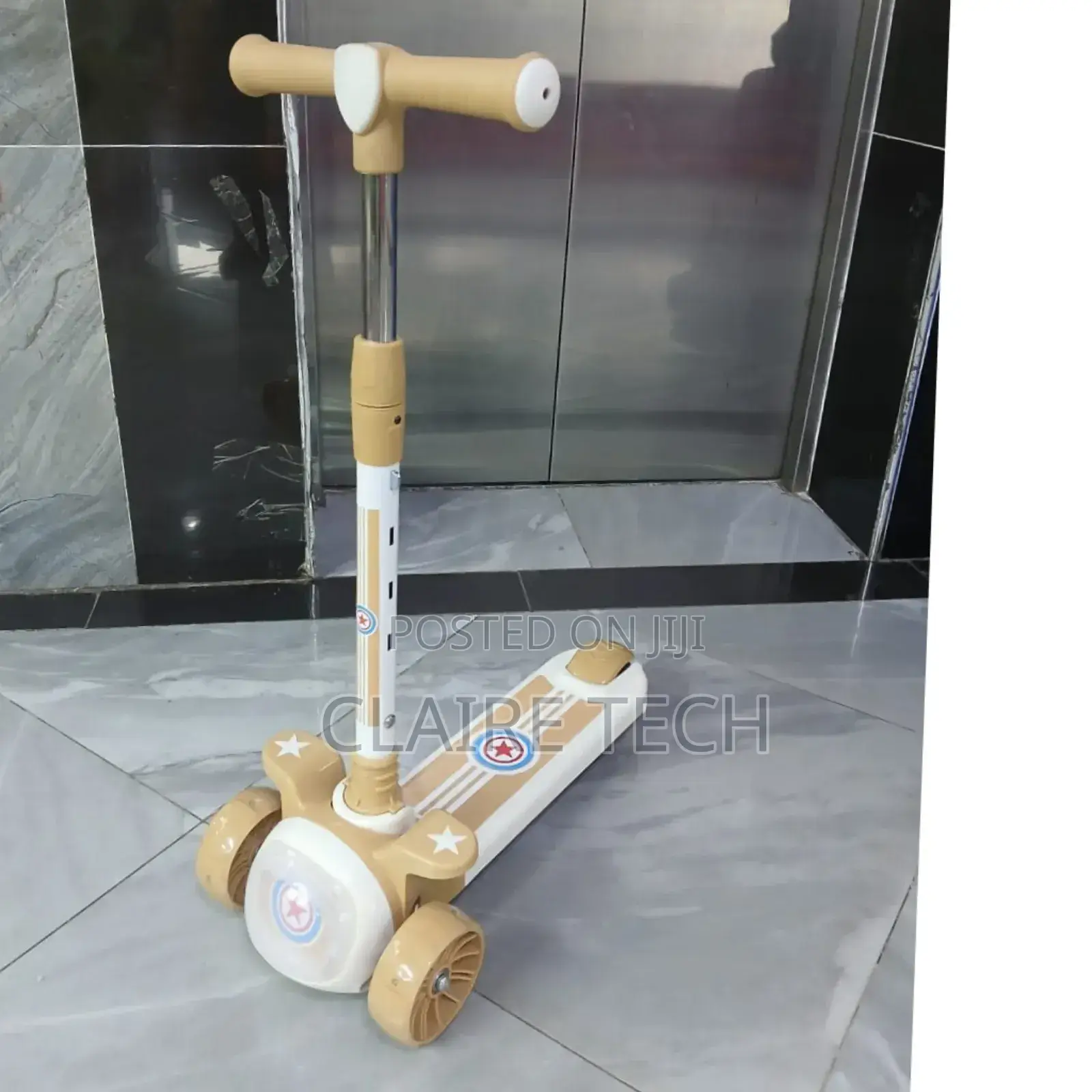 Adjustable Scooter 
With Melody/Light 
Available