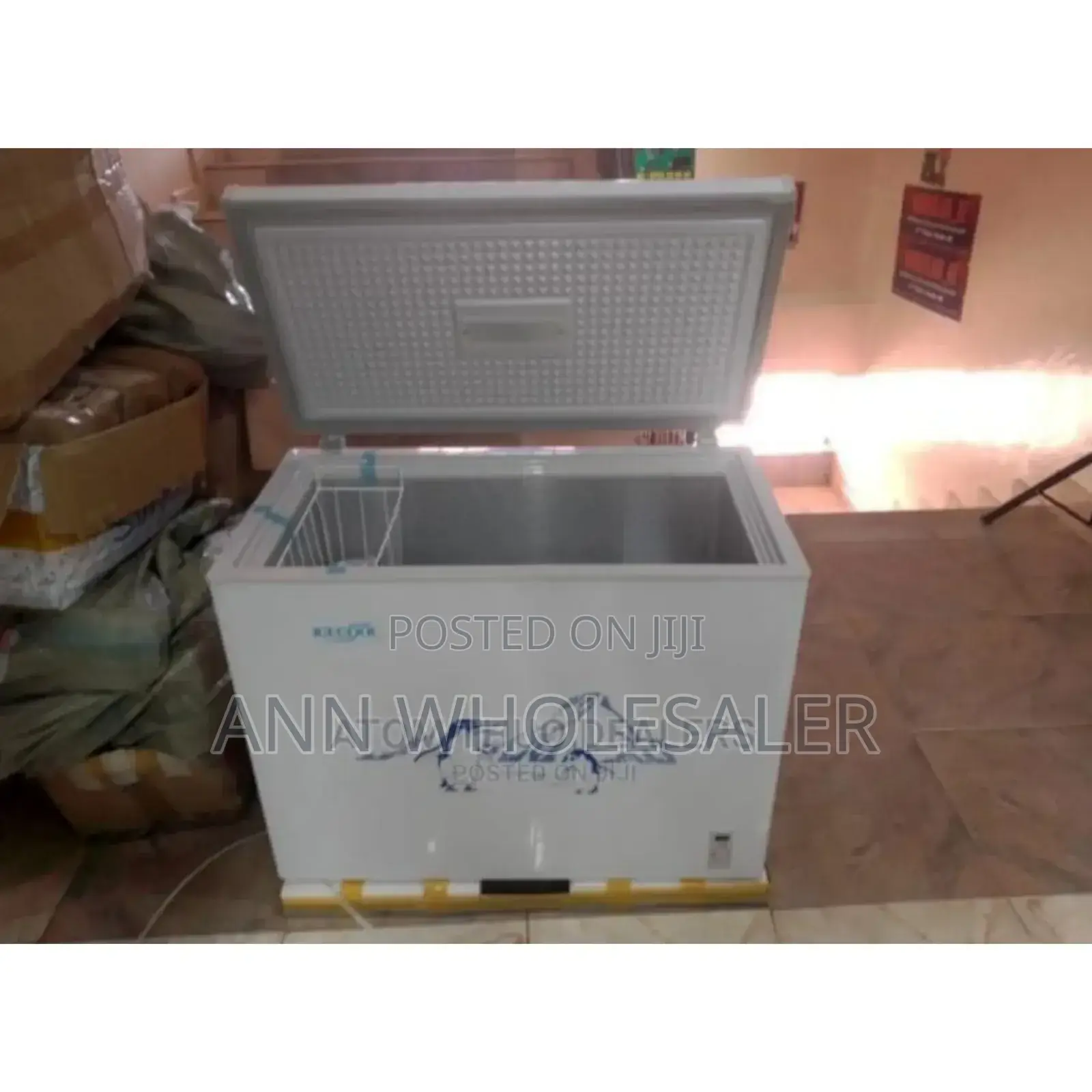 White-- 169litres Chest Ferezer. Icecool
