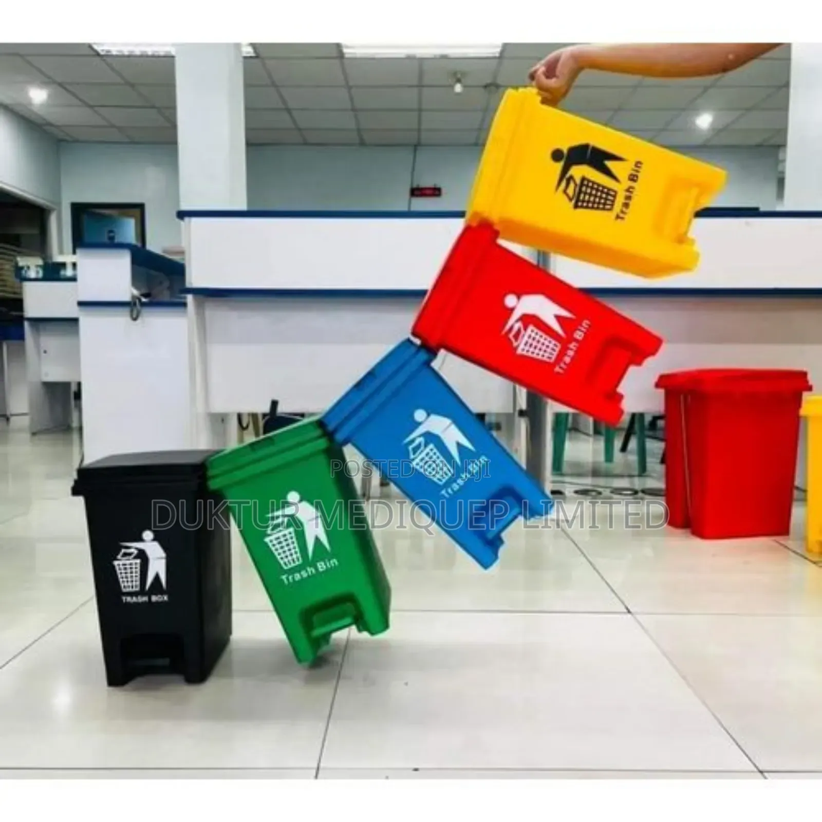 Pedal Dustbin ,Size :385*365*480mm Material:Hdpe . 40L