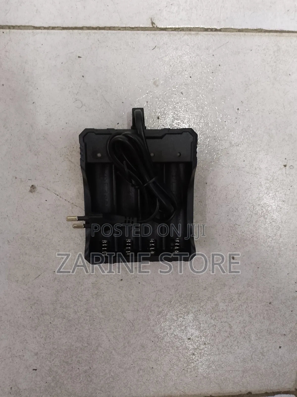 4 Batteries Universal Holder Charger Which Fit AA, AAA 18650