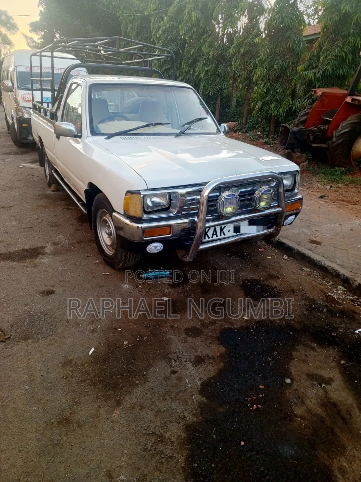 Toyota Hilux 1999 White