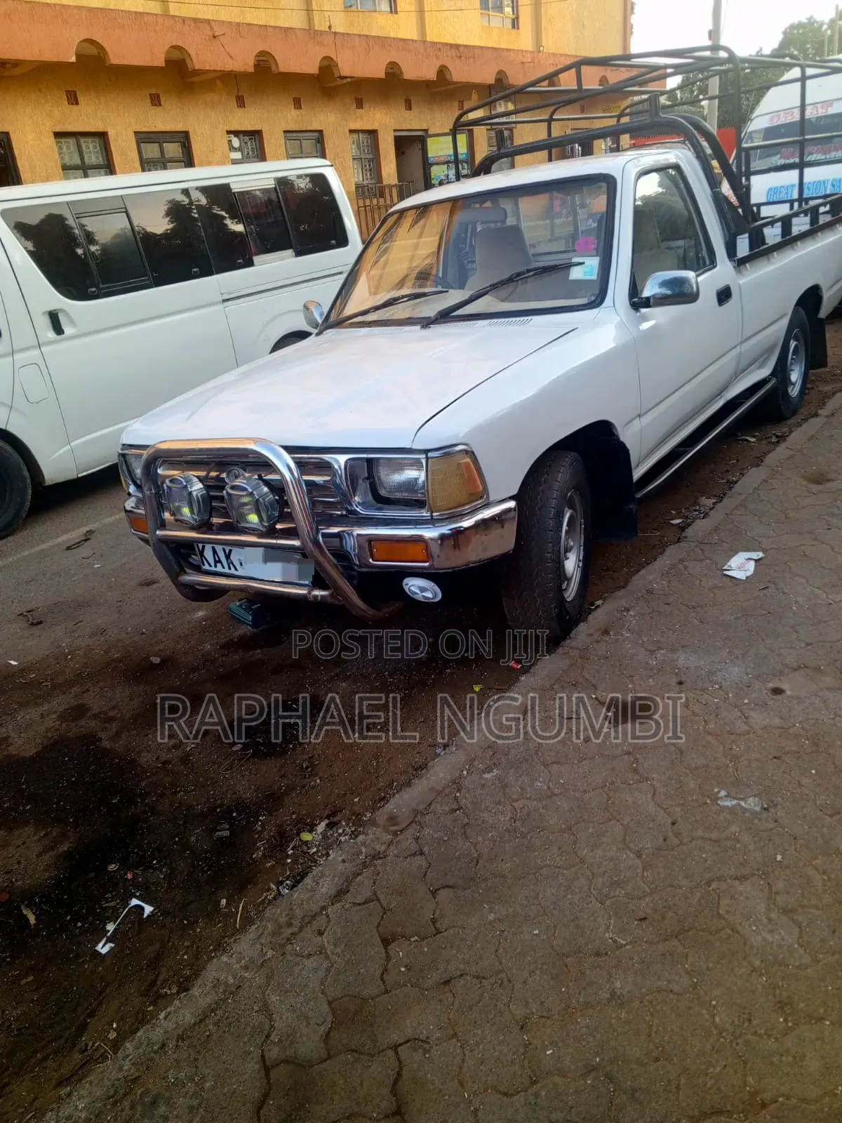Toyota Hilux 1999 White