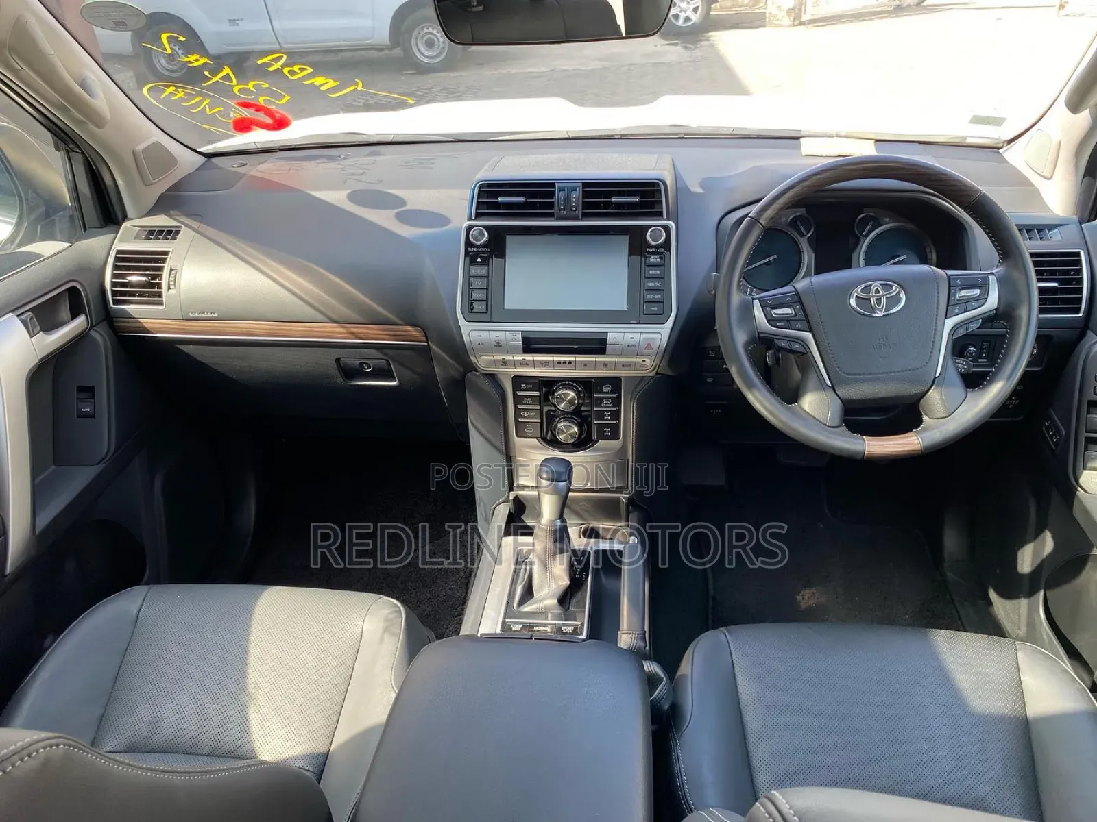 Toyota Land Cruiser Prado 2018 Off white