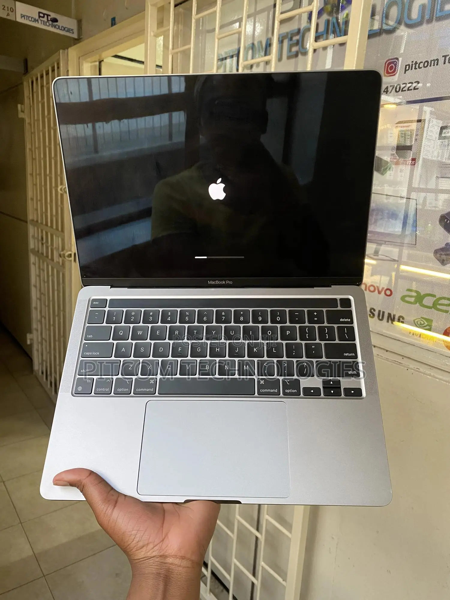 Laptop Apple MacBook Pro 2020 M1 8GB Apple M1 Pro SSD 256GB