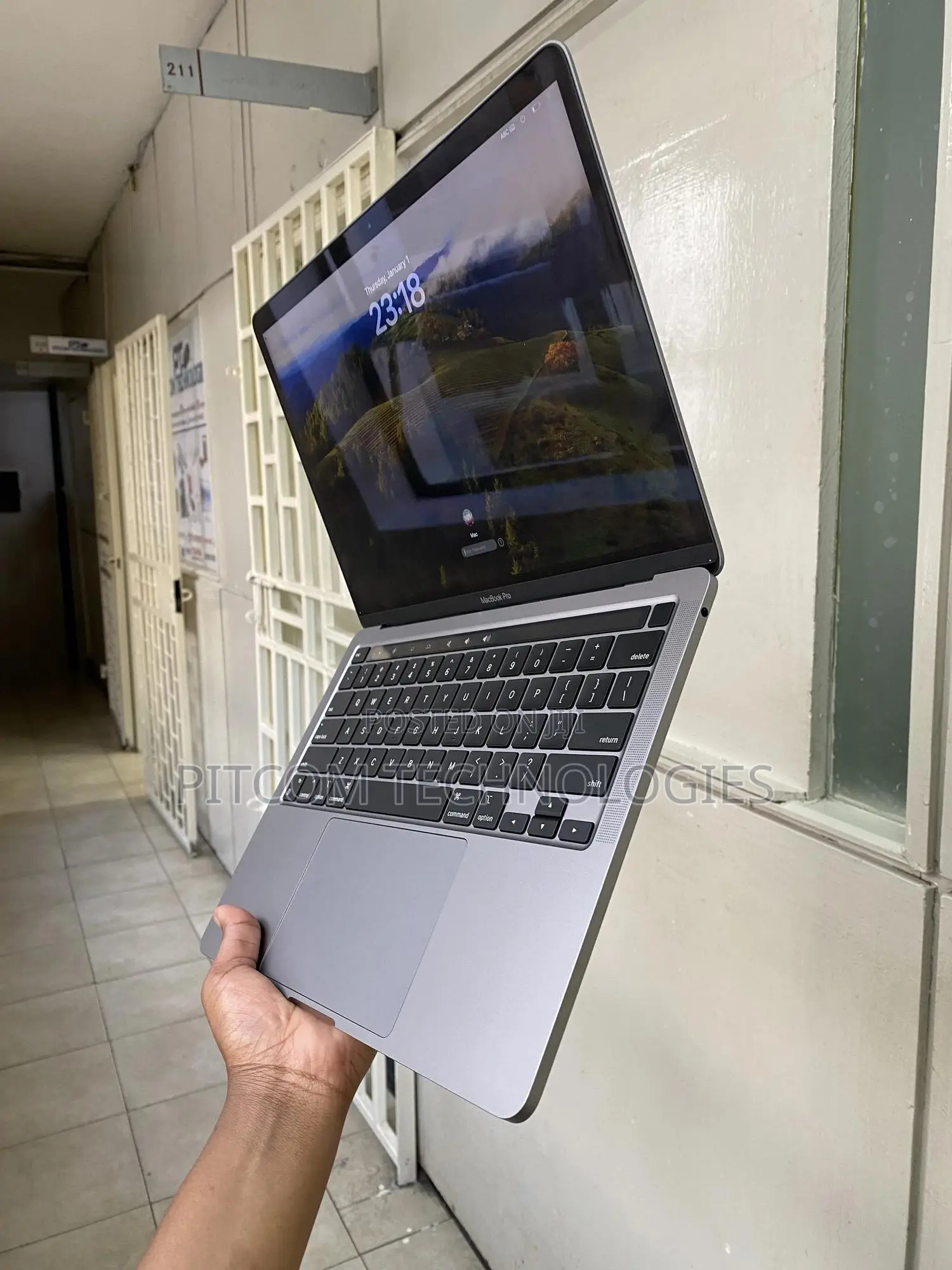 Laptop Apple MacBook Pro 2020 M1 8GB Apple M1 Pro SSD 256GB