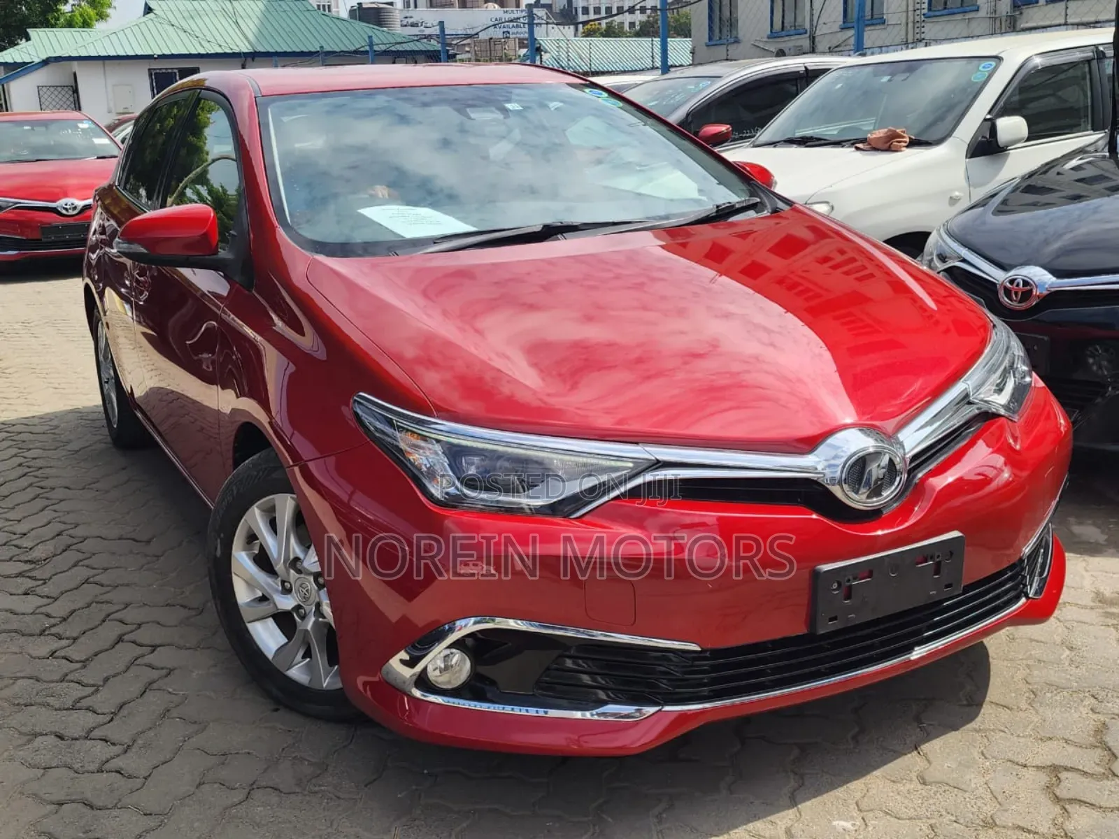 Toyota Auris 2017 Red