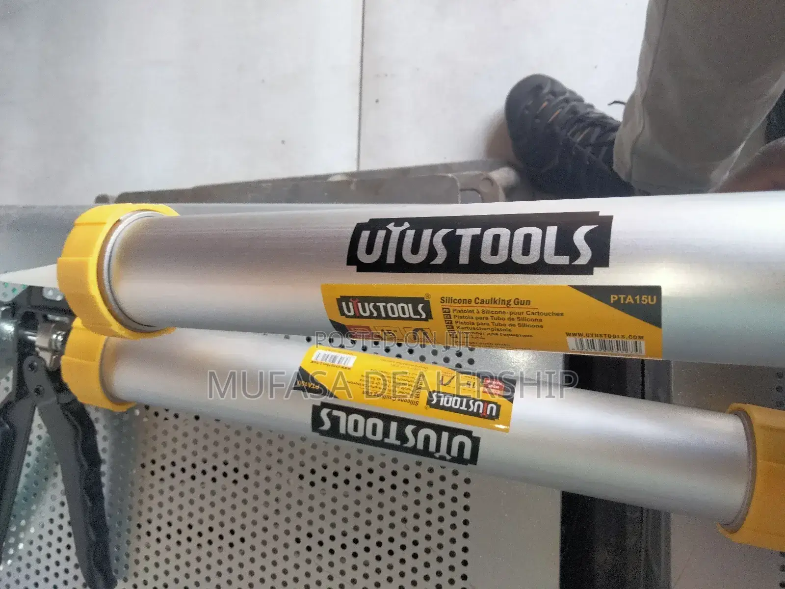 Hand Operated Silicone Gun