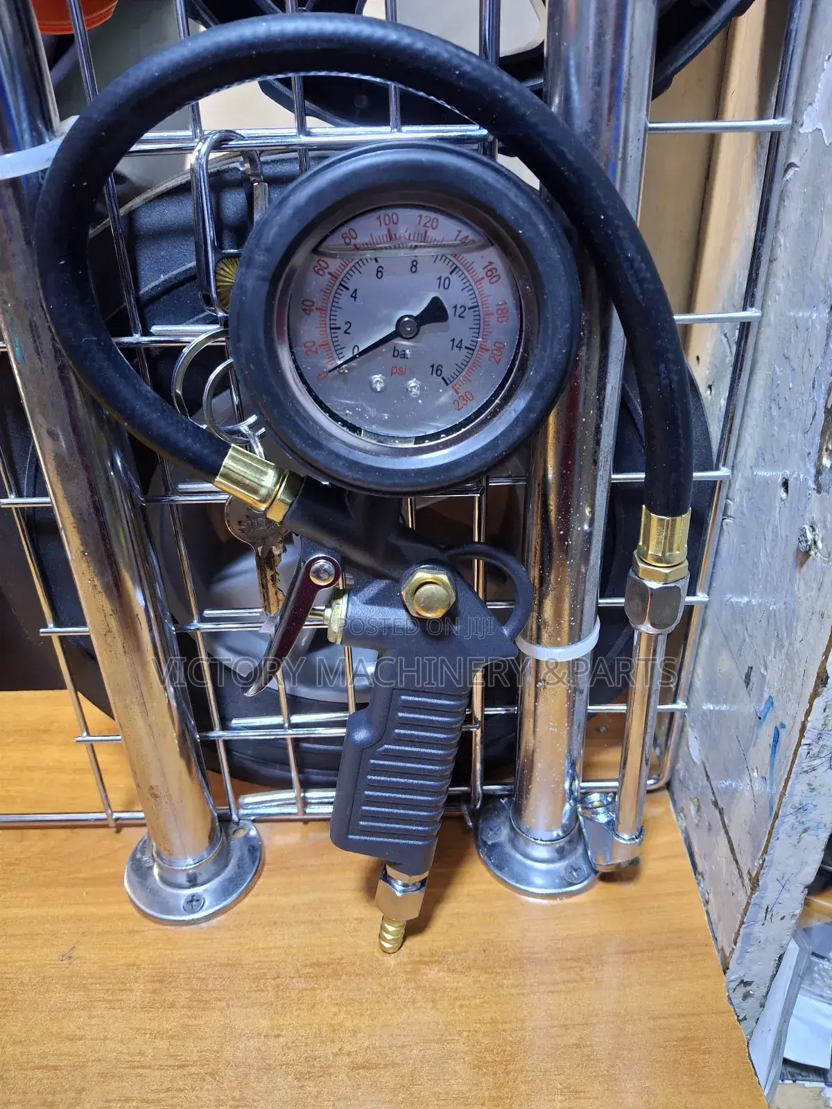 High Professional With Mercury on Gauge Inflating Gun