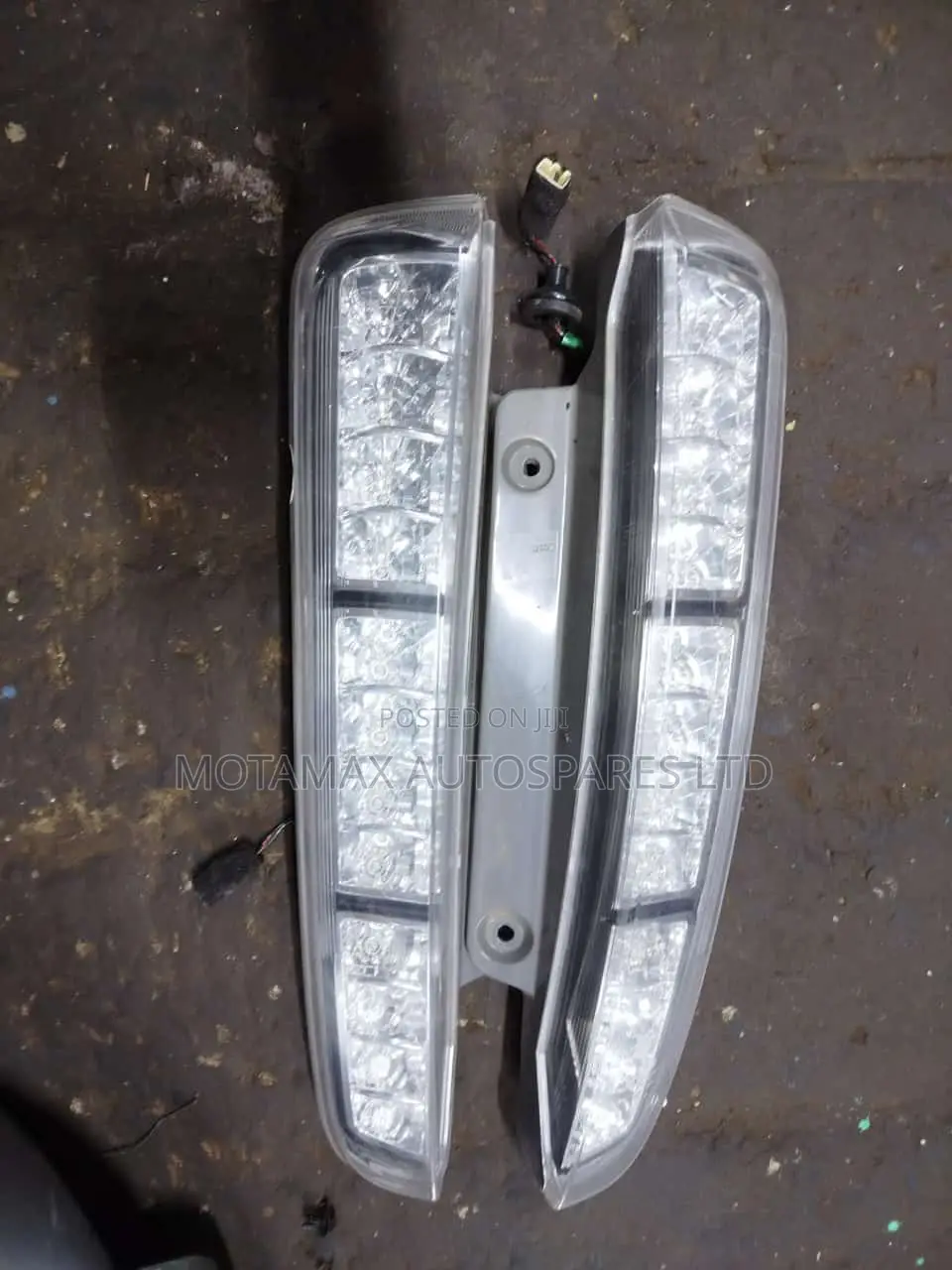 Toyota ISIS Tail Lights
