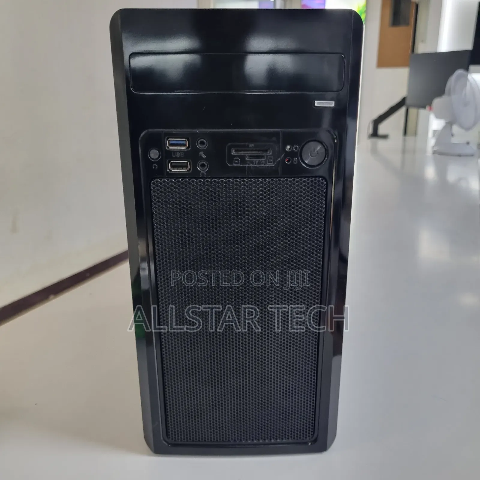 Desktop Computer MSI Model 16GB AMD Ryzen 5 SSD 512GB