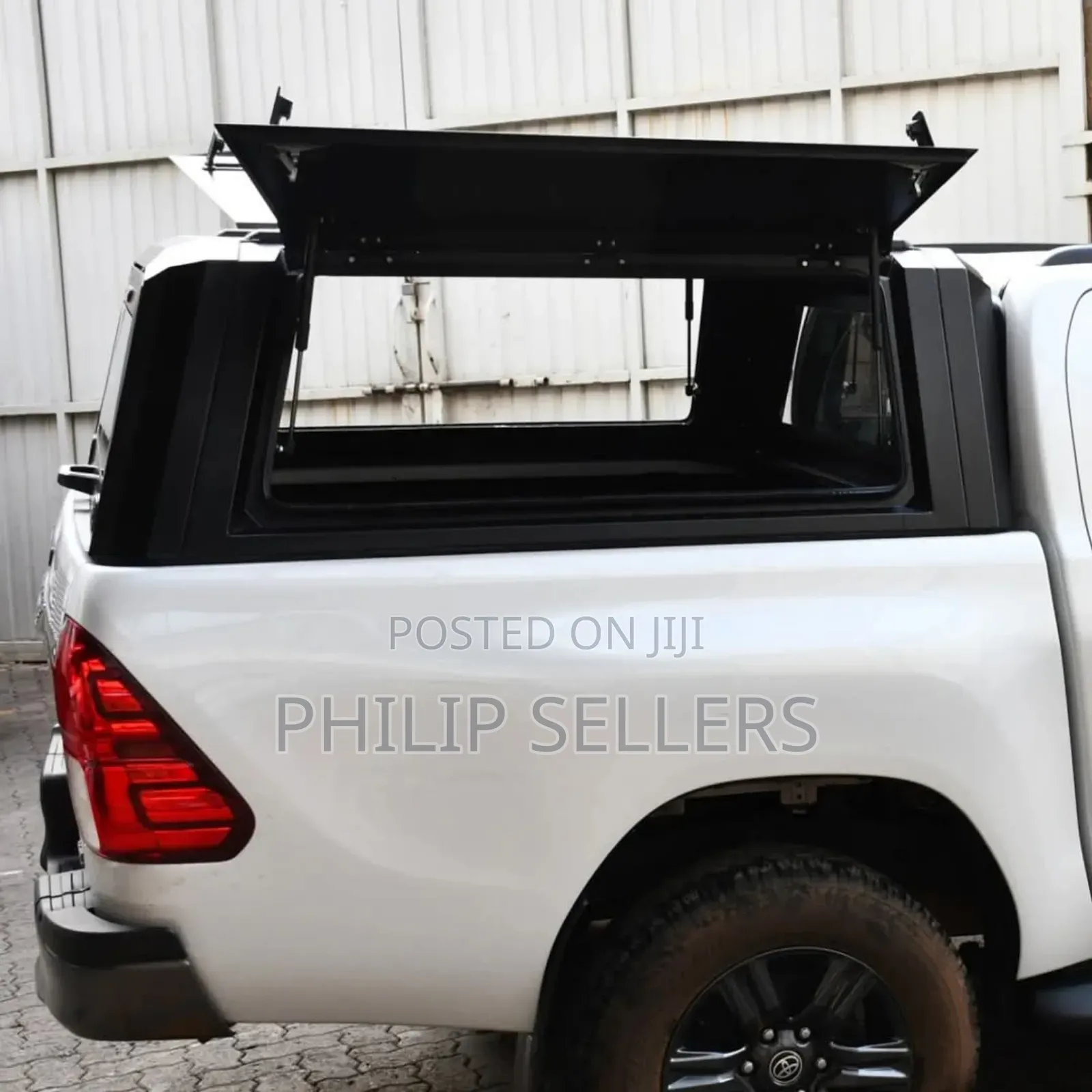 Check Out This Hilux Fitted With the Smartcap Canopy