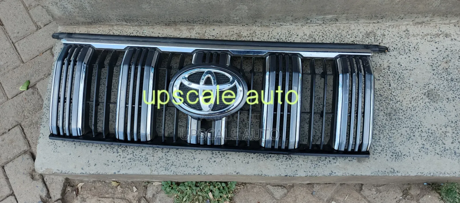 Prado 160 Front Grille With Camera
