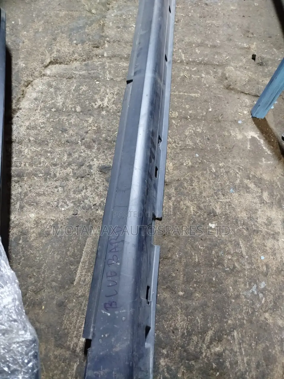 Nissan Bluebird KG11 Running Board Molding